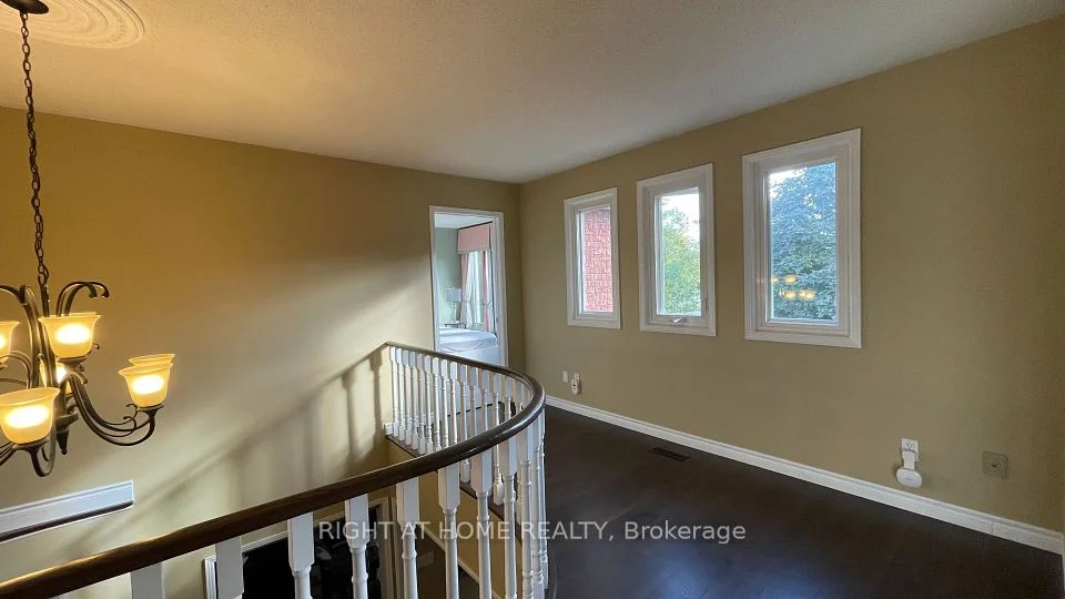 1163 Rosethorne Road Upper, Oakville, ON L6M 1H5