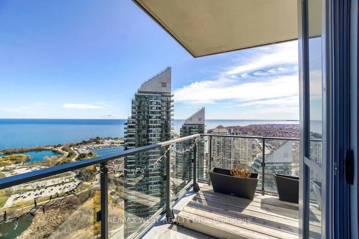 2220 Lake Shore Boulevard W 4009, Toronto W06, ON M8V 0C1