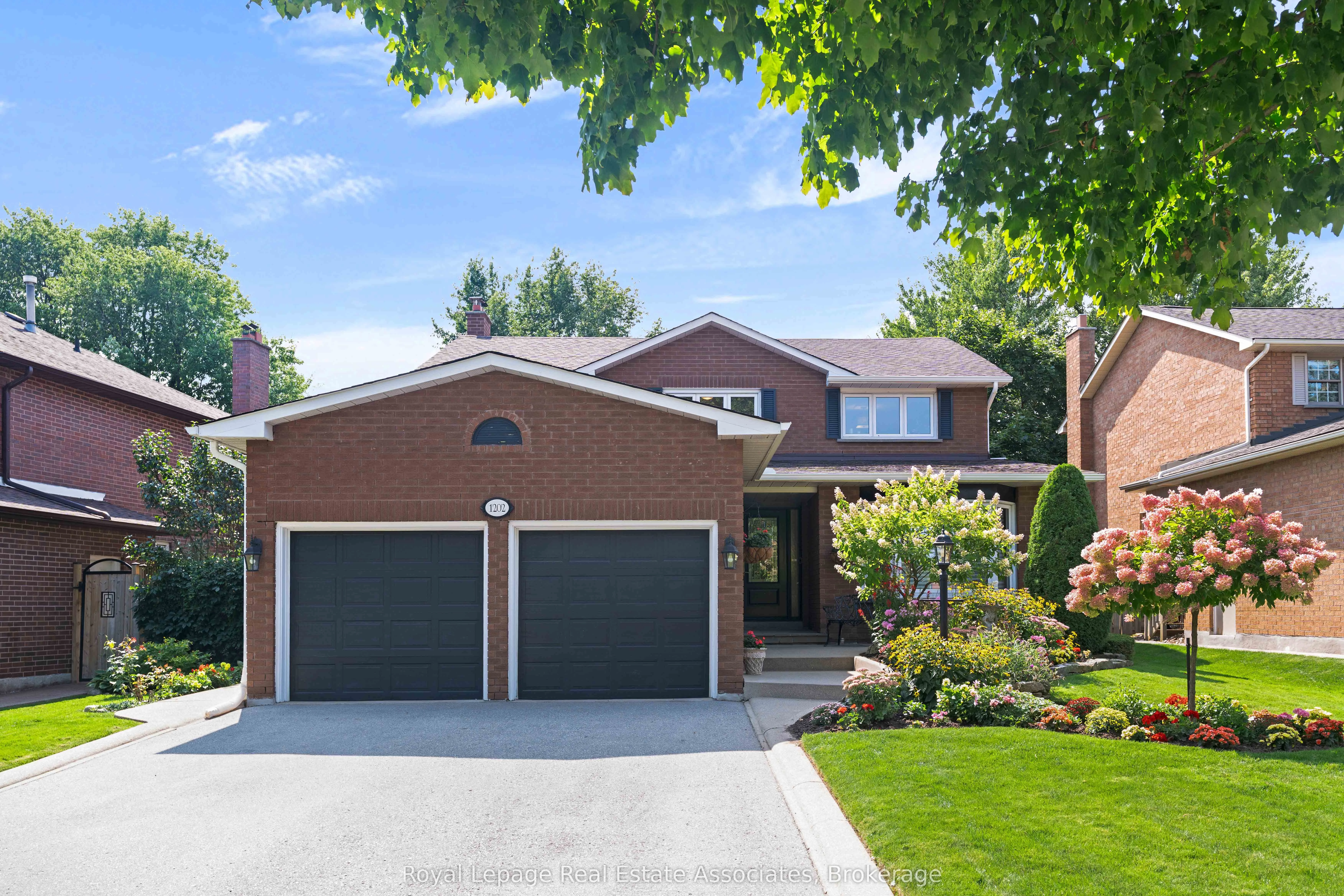 1202 Monks Passage, Oakville, ON L6M 1M2