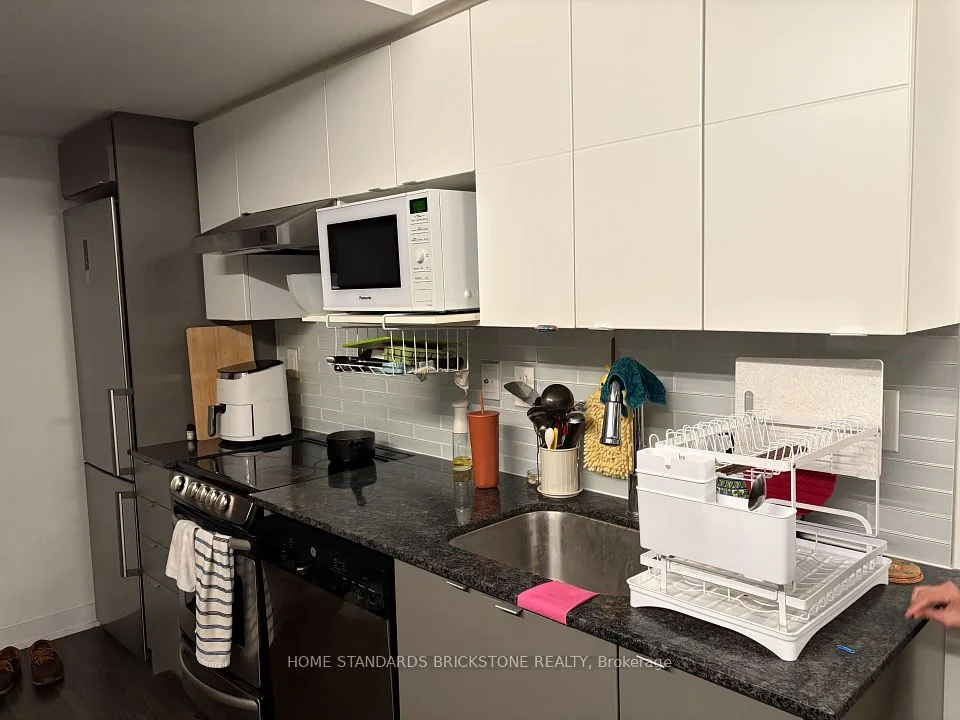 160 Flemington Road 1001, Toronto W04, ON M6A 0A9