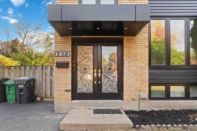 1372 Freeport Drive, Mississauga, ON L5C 1S6