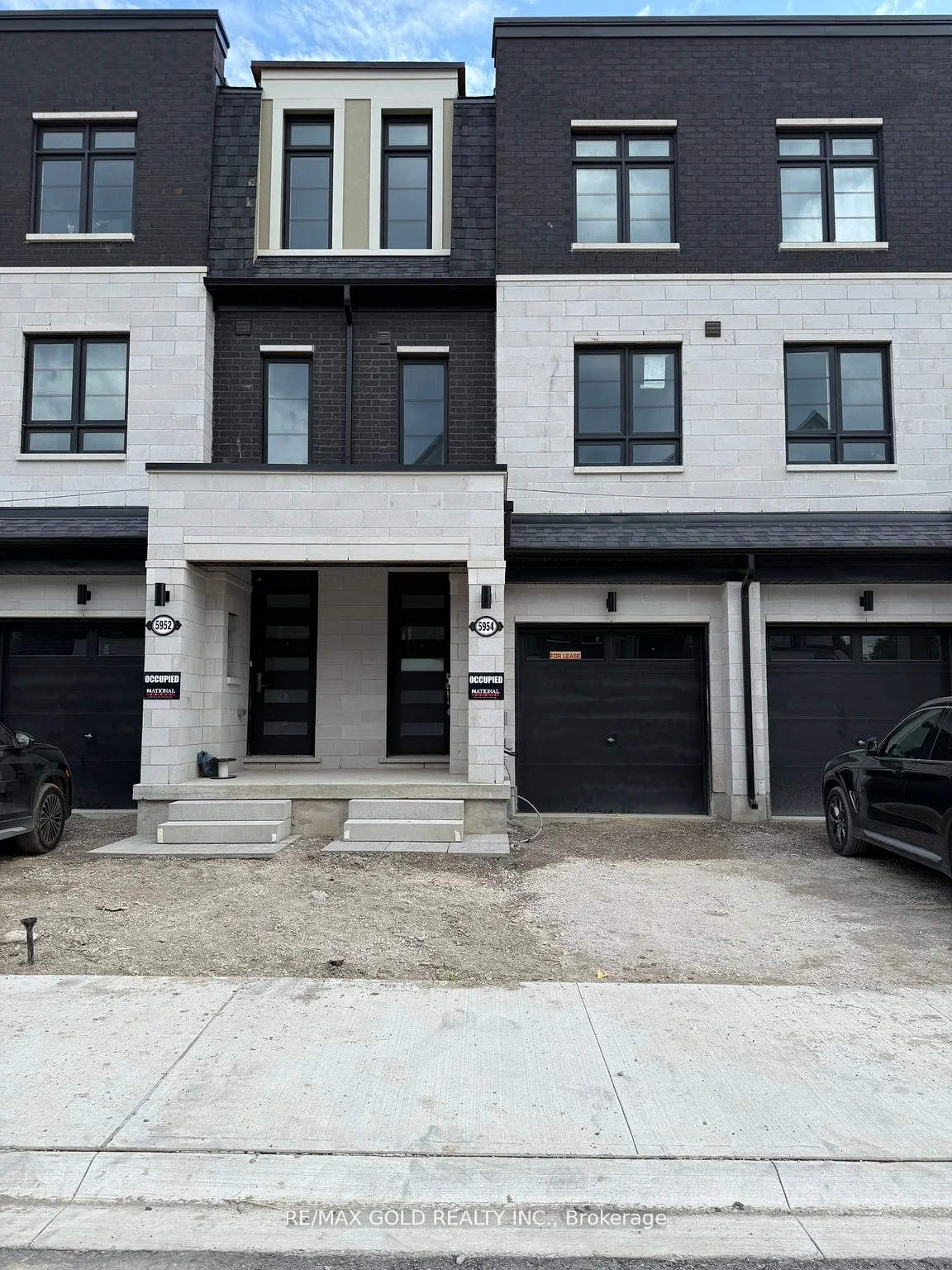 5954 Saigon Street, Mississauga, ON L5V 2V9