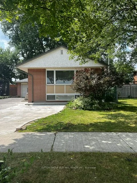 30 Inverdon Road Main, Toronto W08, ON M9C 4L5