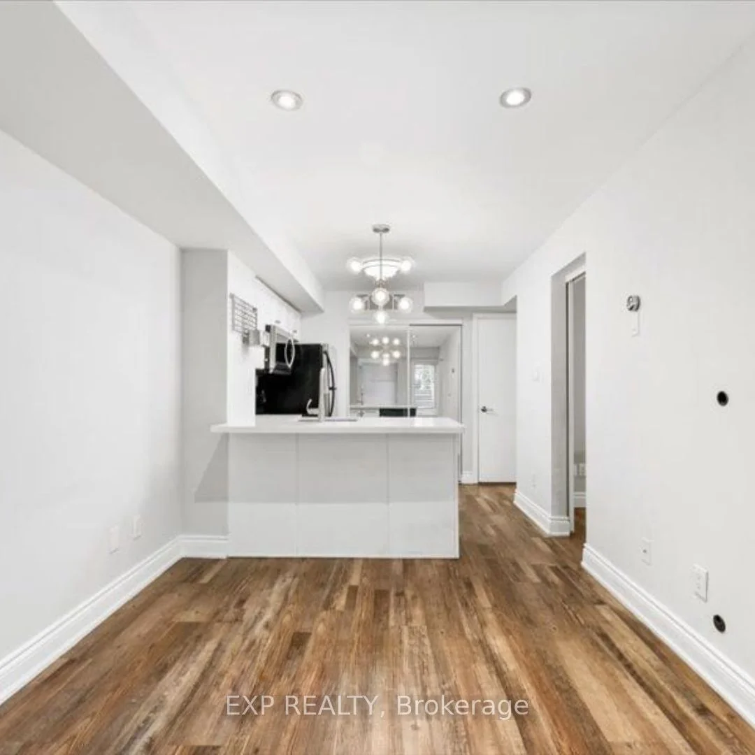10 Laidlaw Street Th725, Toronto W01, On M6k 1x2