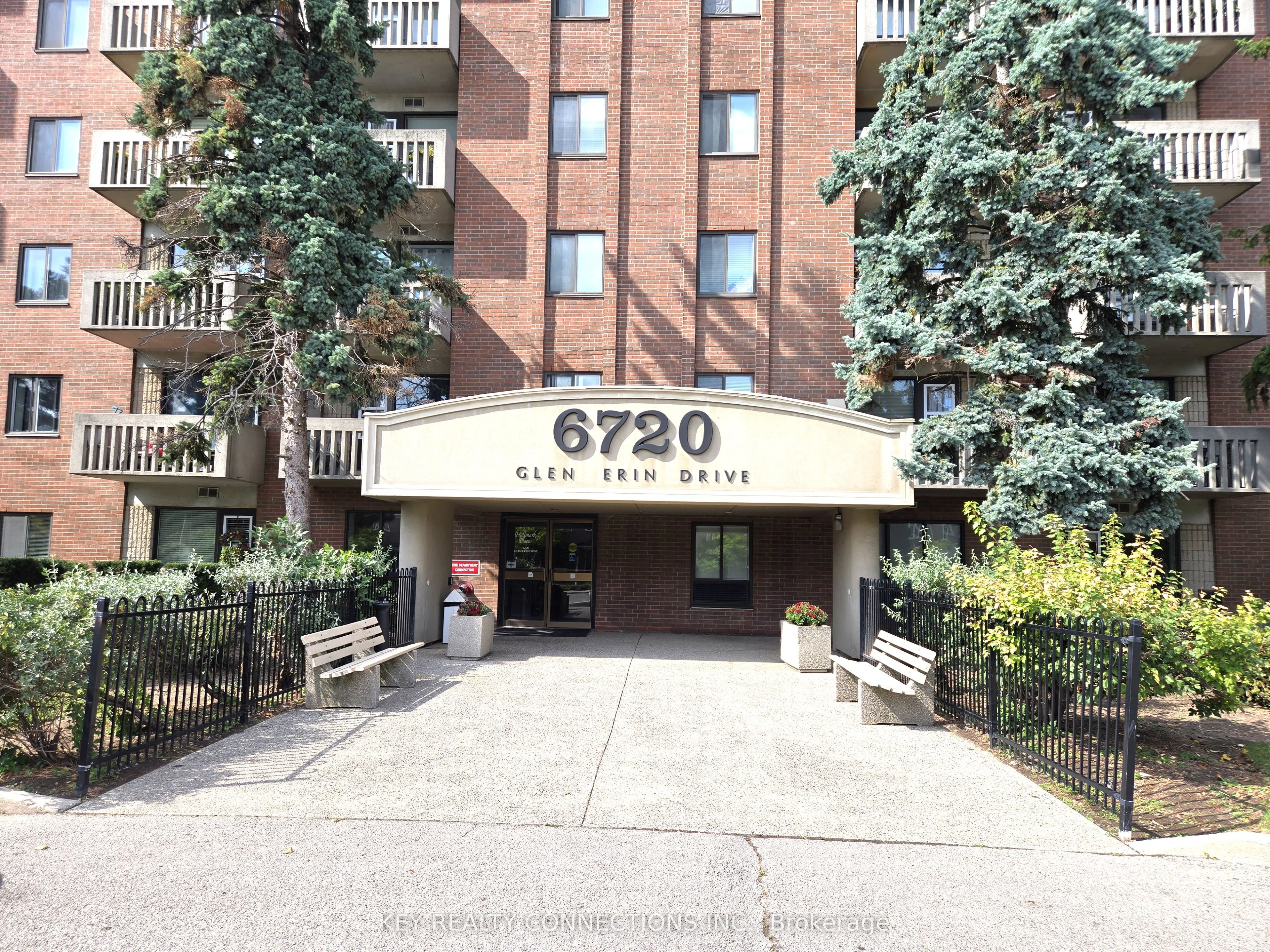 6720 Glen Erin Drive 313, Mississauga, ON L5N 3K8