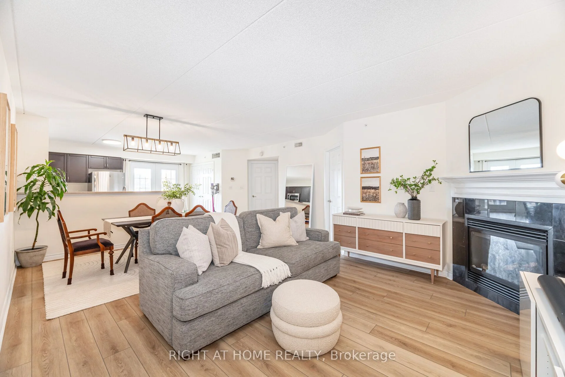 Condo Apartment in Milton