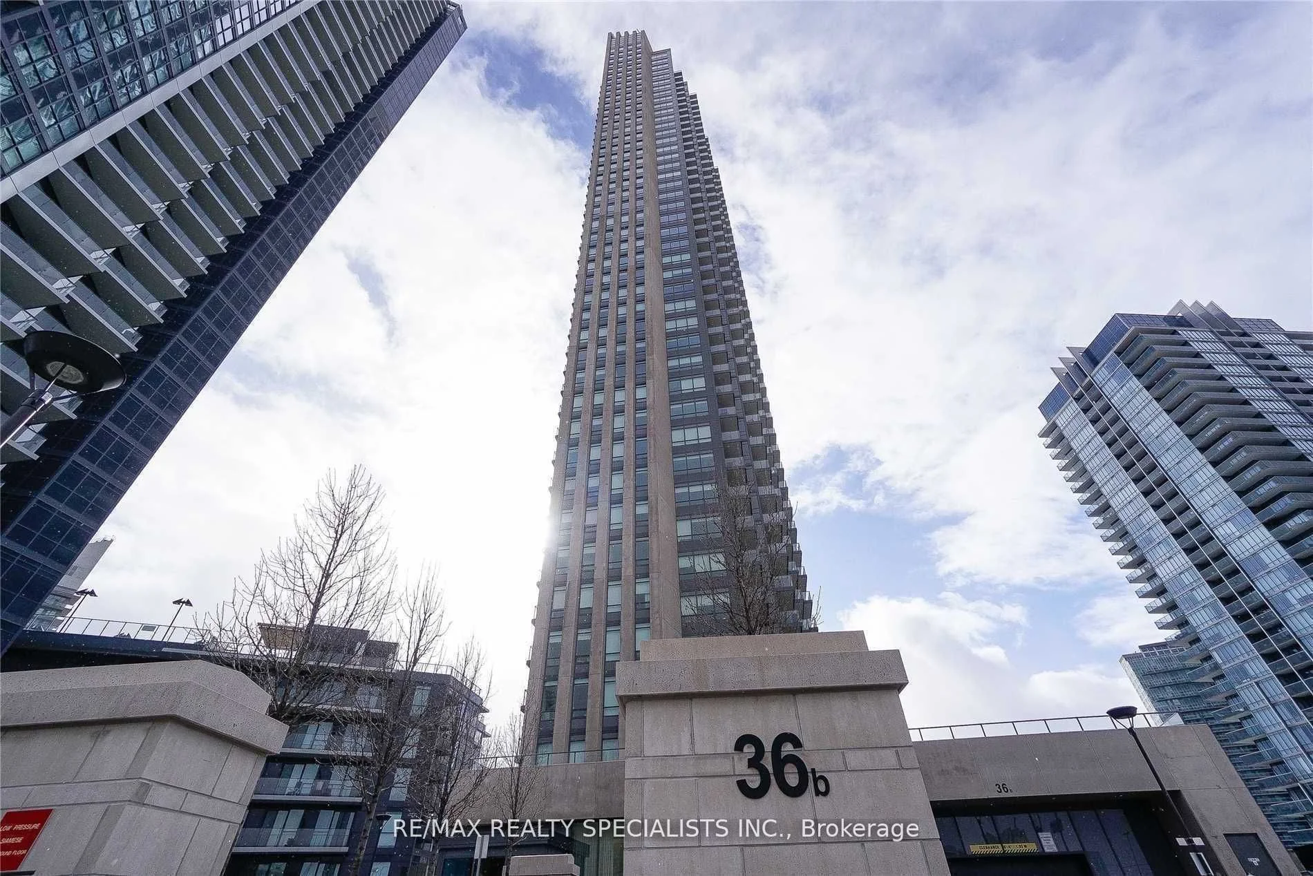 36 Park Lawn Road 401, Toronto W06, On M8y 3h8
