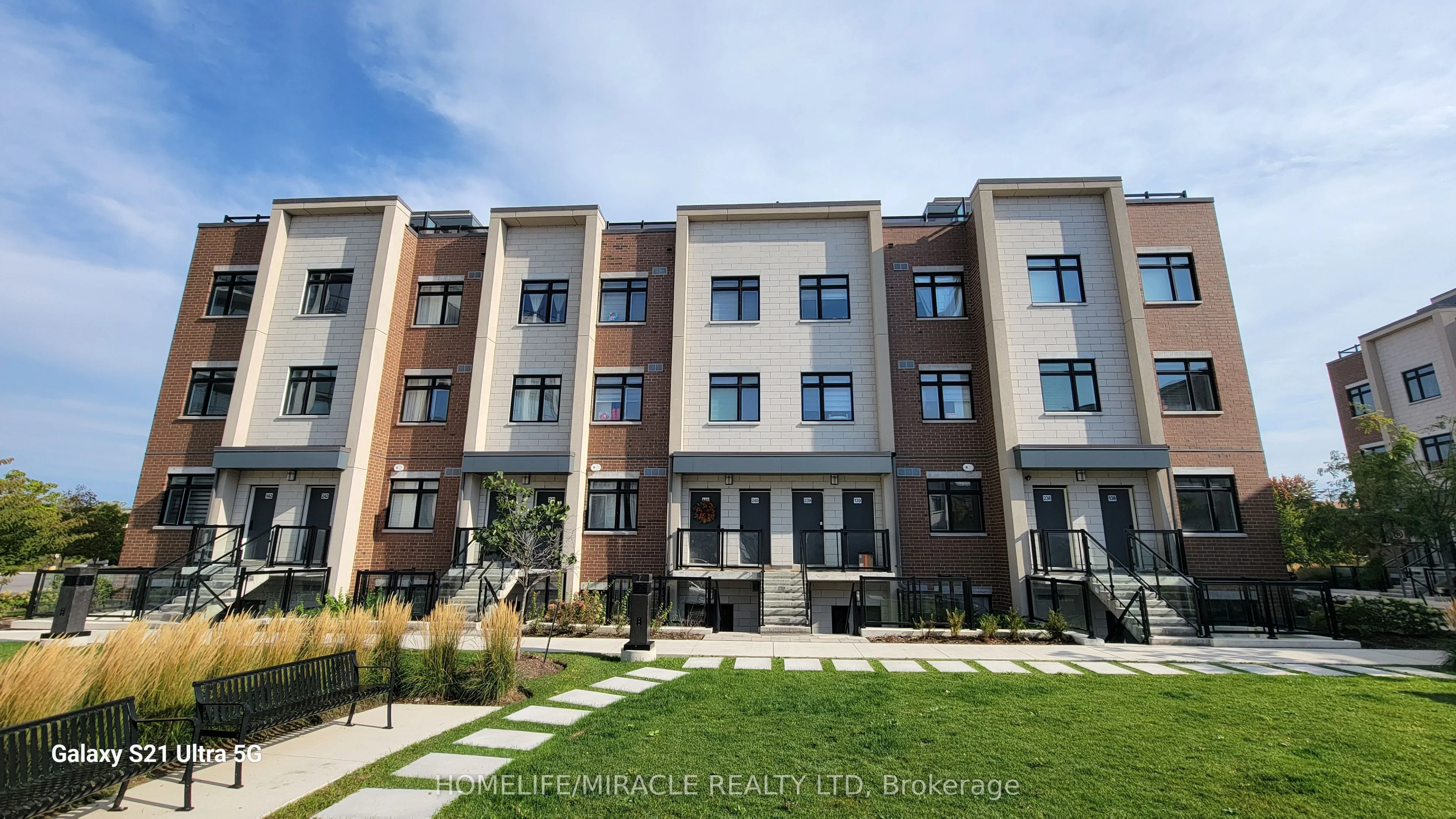1060 Douglas Mccurdy Comm Road 134, Mississauga, On L5g 0c6