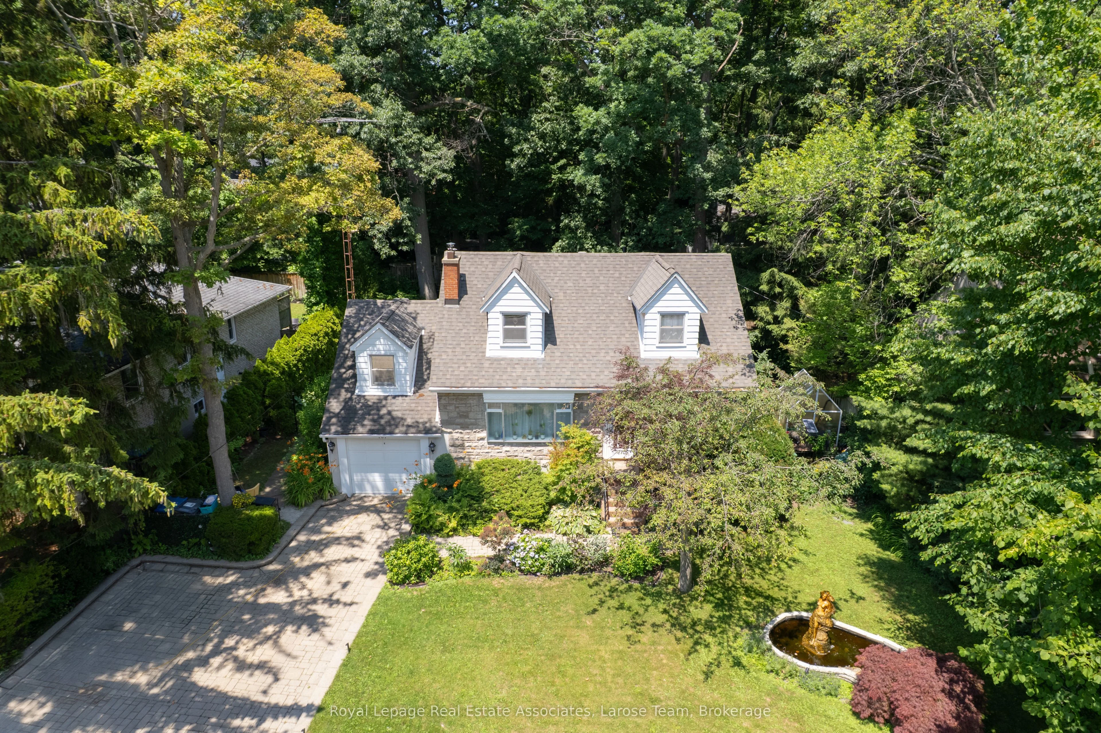 101 Mineola Road E, Mississauga, ON L5G 2E6