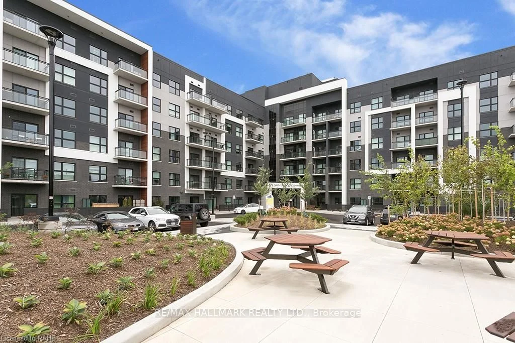 128 Grovewood Common 110, Oakville, ON L6H 0X3