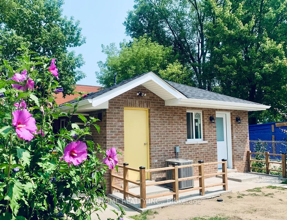 7A Connorvale Avenue Garden House, Toronto W06, ON M8W 3Z9