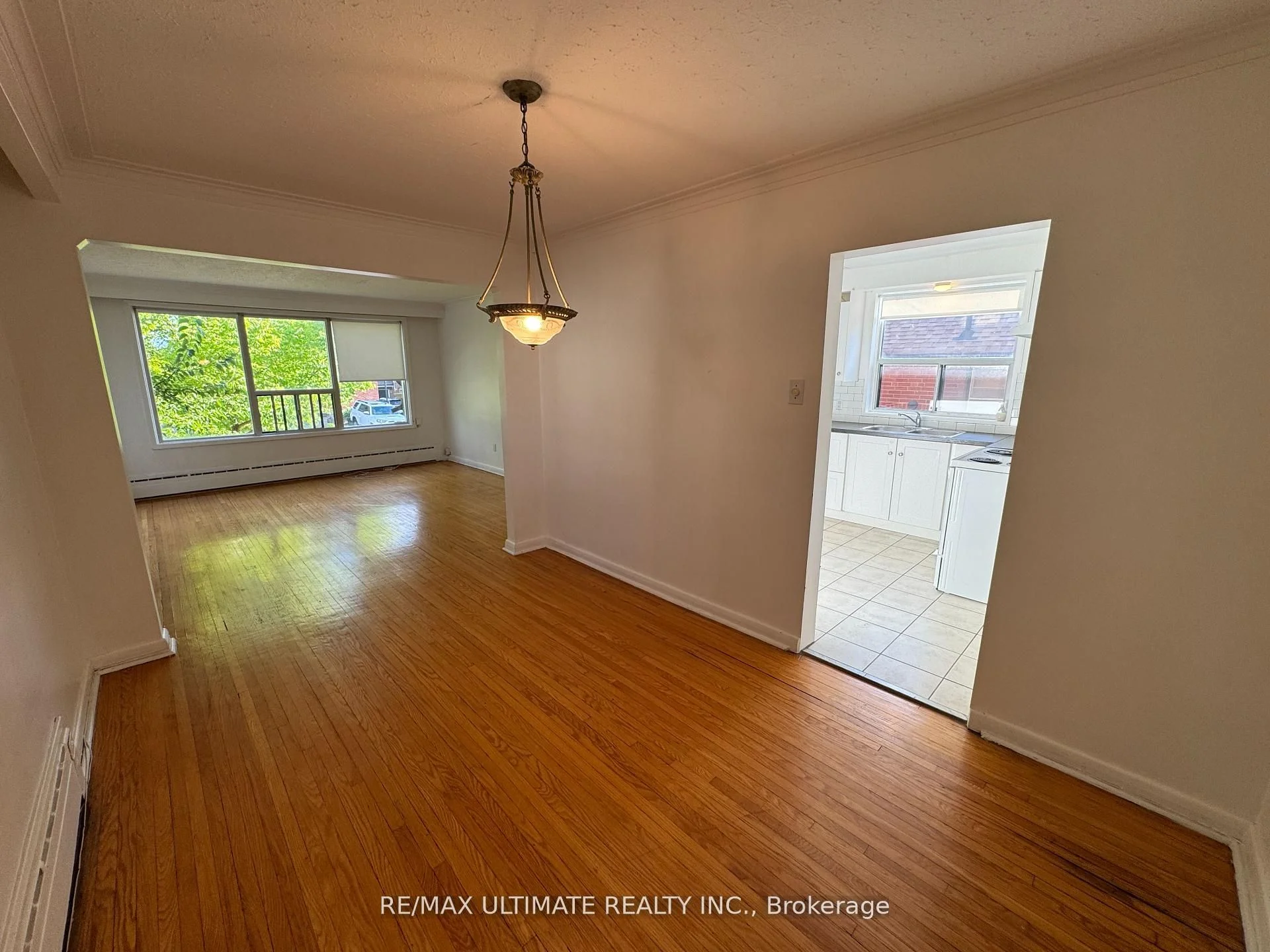 468 Ridelle Avenue 2, Toronto W04, ON M6B 1K5