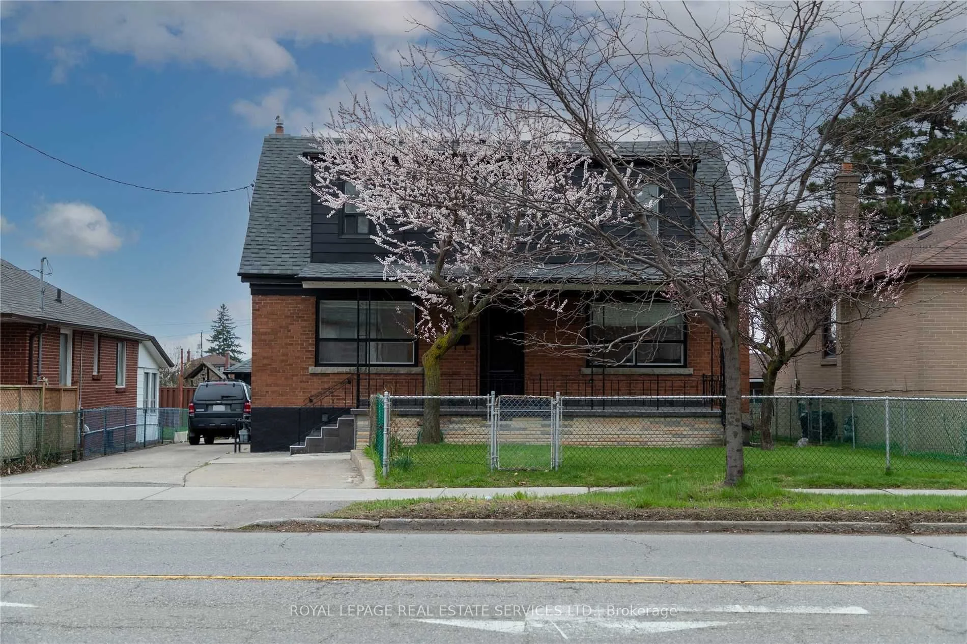 1010 Caledonia Road 2nd, Toronto W04, ON M6B 3Z1