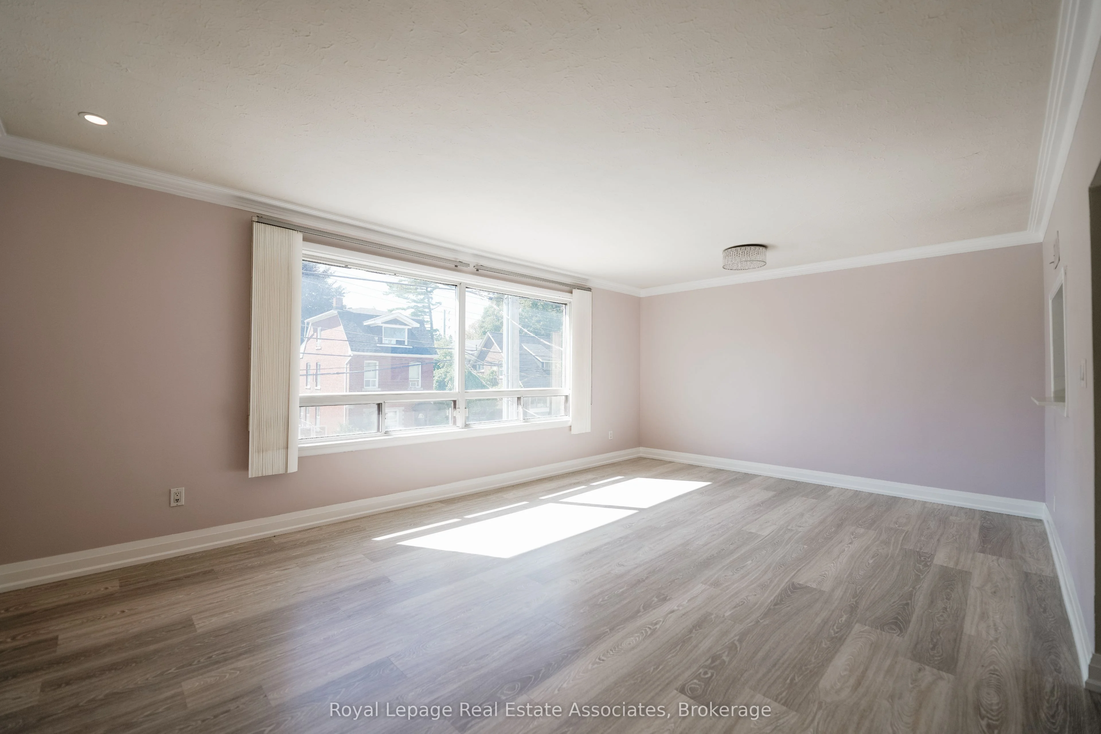 11 Mississauga Road N Upper, Mississauga, ON L5H 2H5