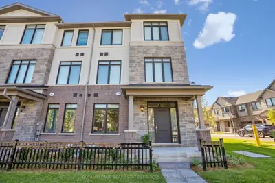 Att/Row/Townhouse in Oakville