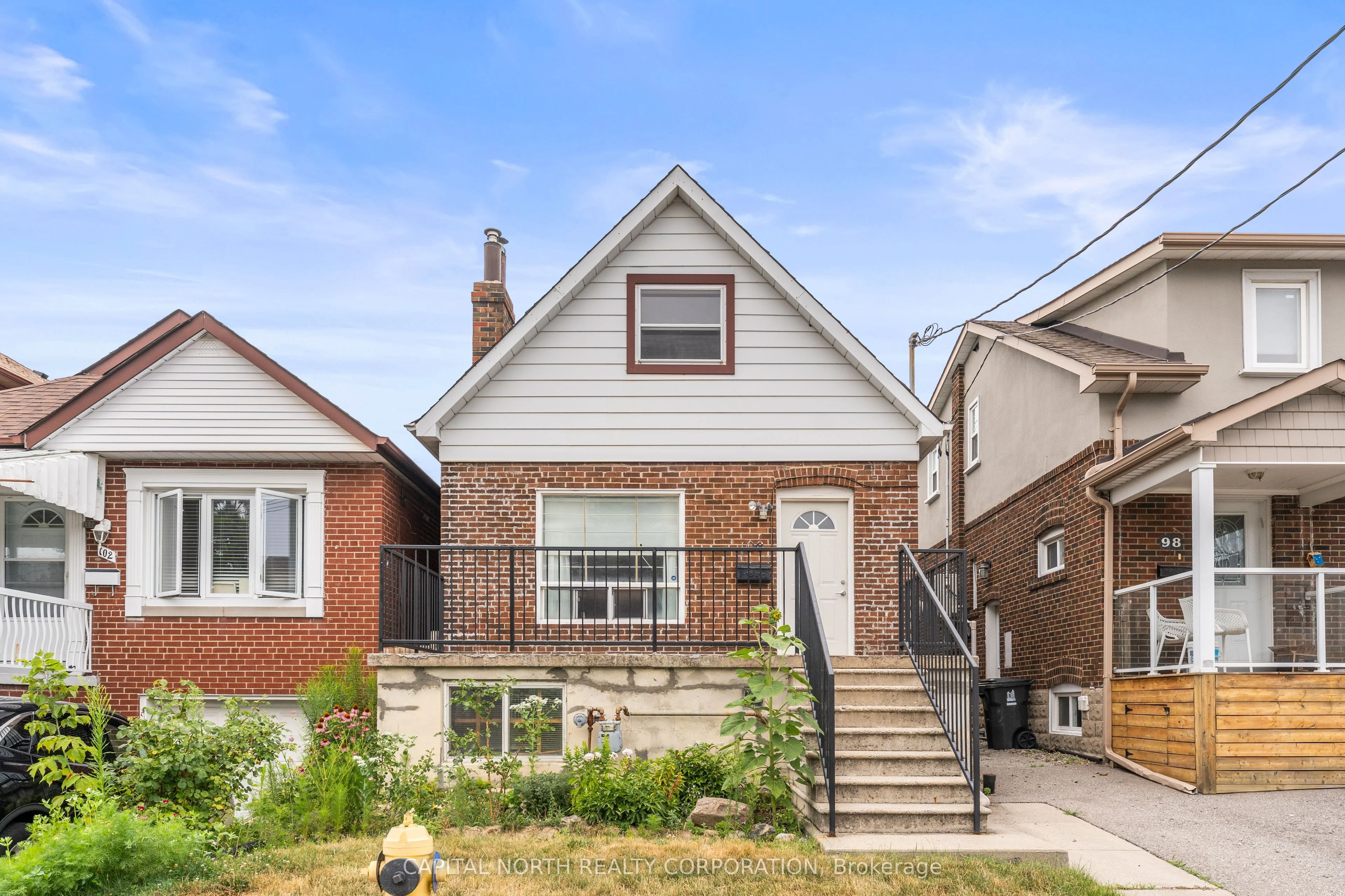 100 Livingstone Avenue, Toronto W04, ON M6E 2L8