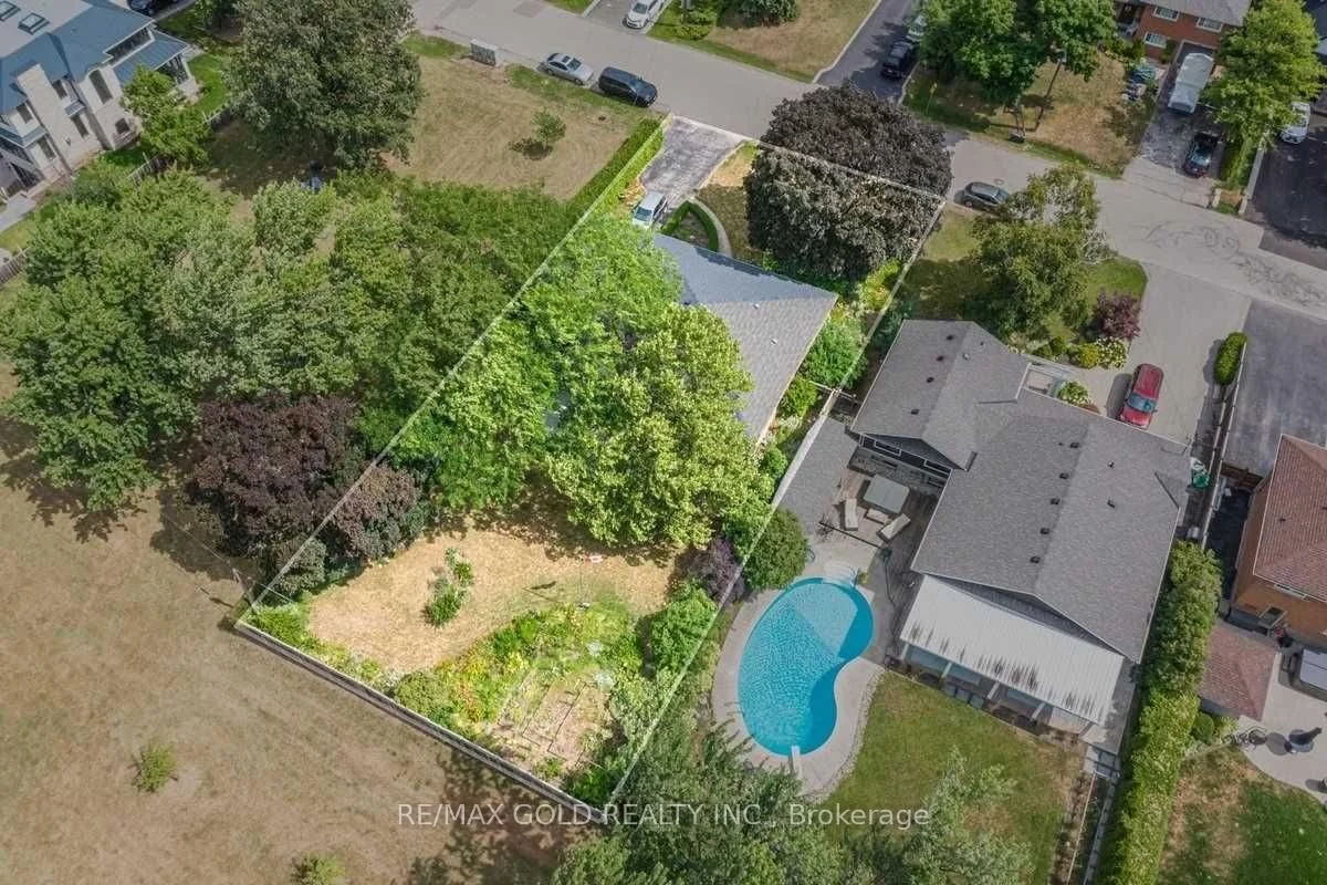 378 Sandlewood Road, Oakville, On L6l 3s2