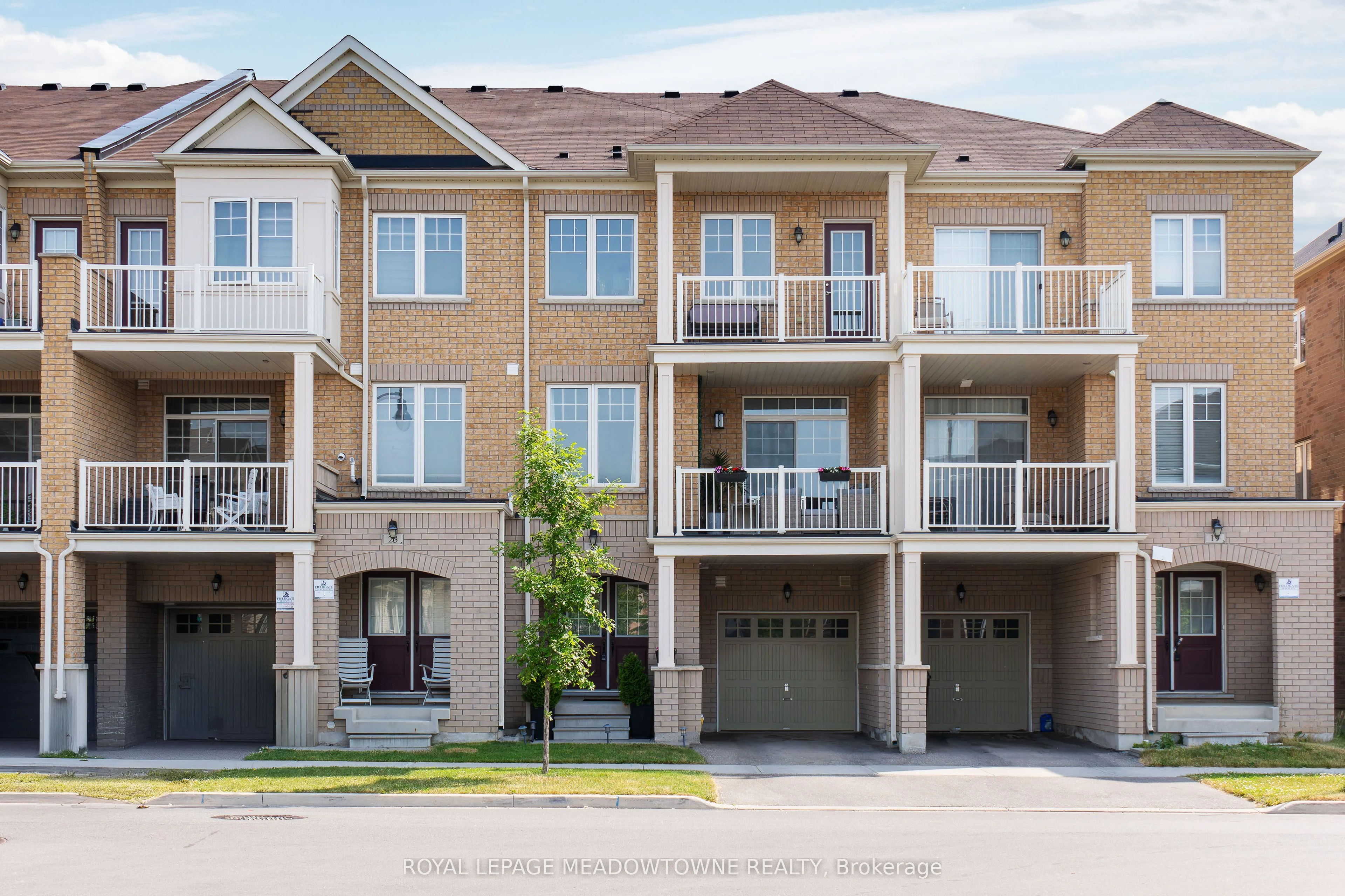 Att/Row/Townhouse in Brampton