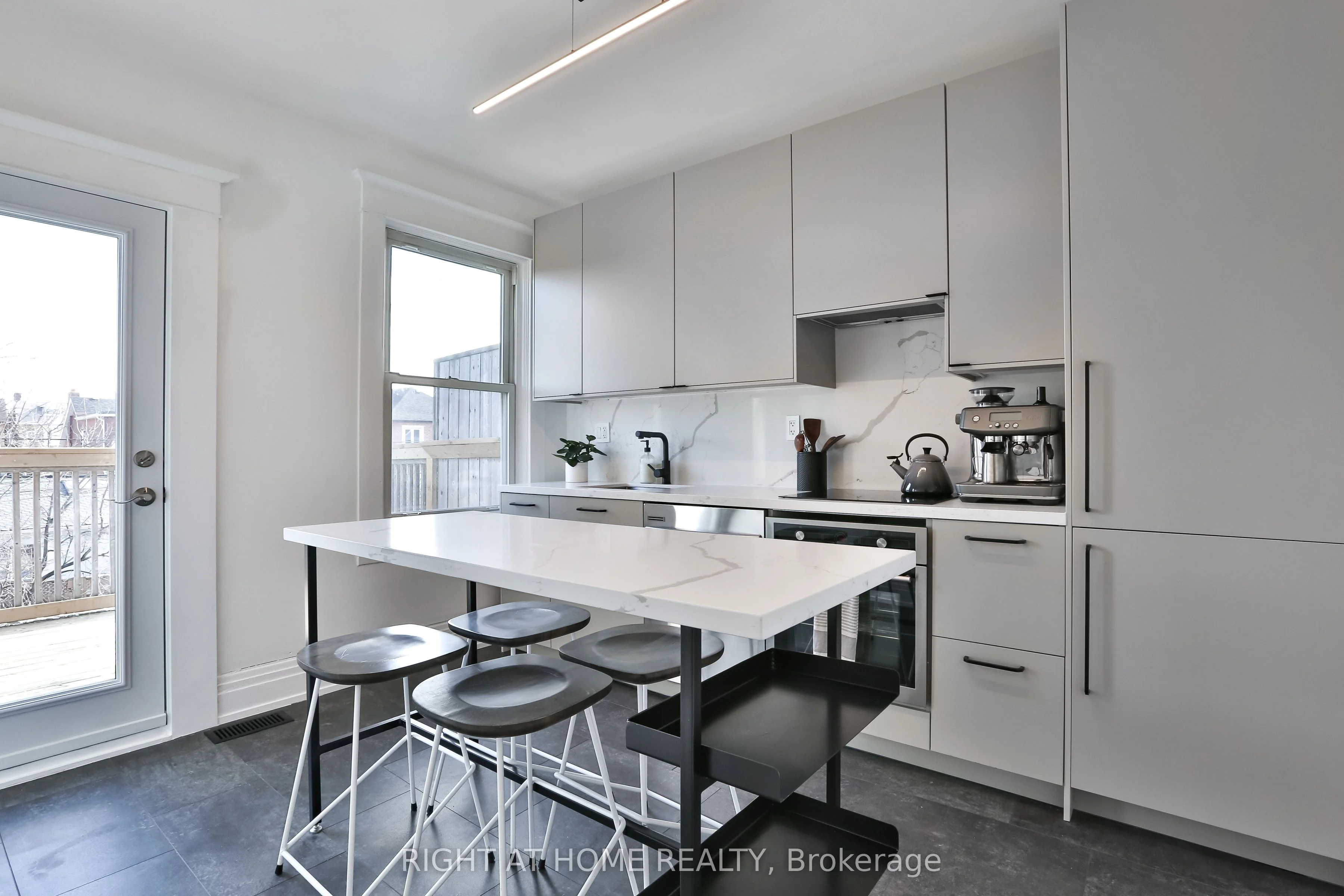 1365 Lansdowne Avenue 2, Toronto W03, ON M6H 3Z9