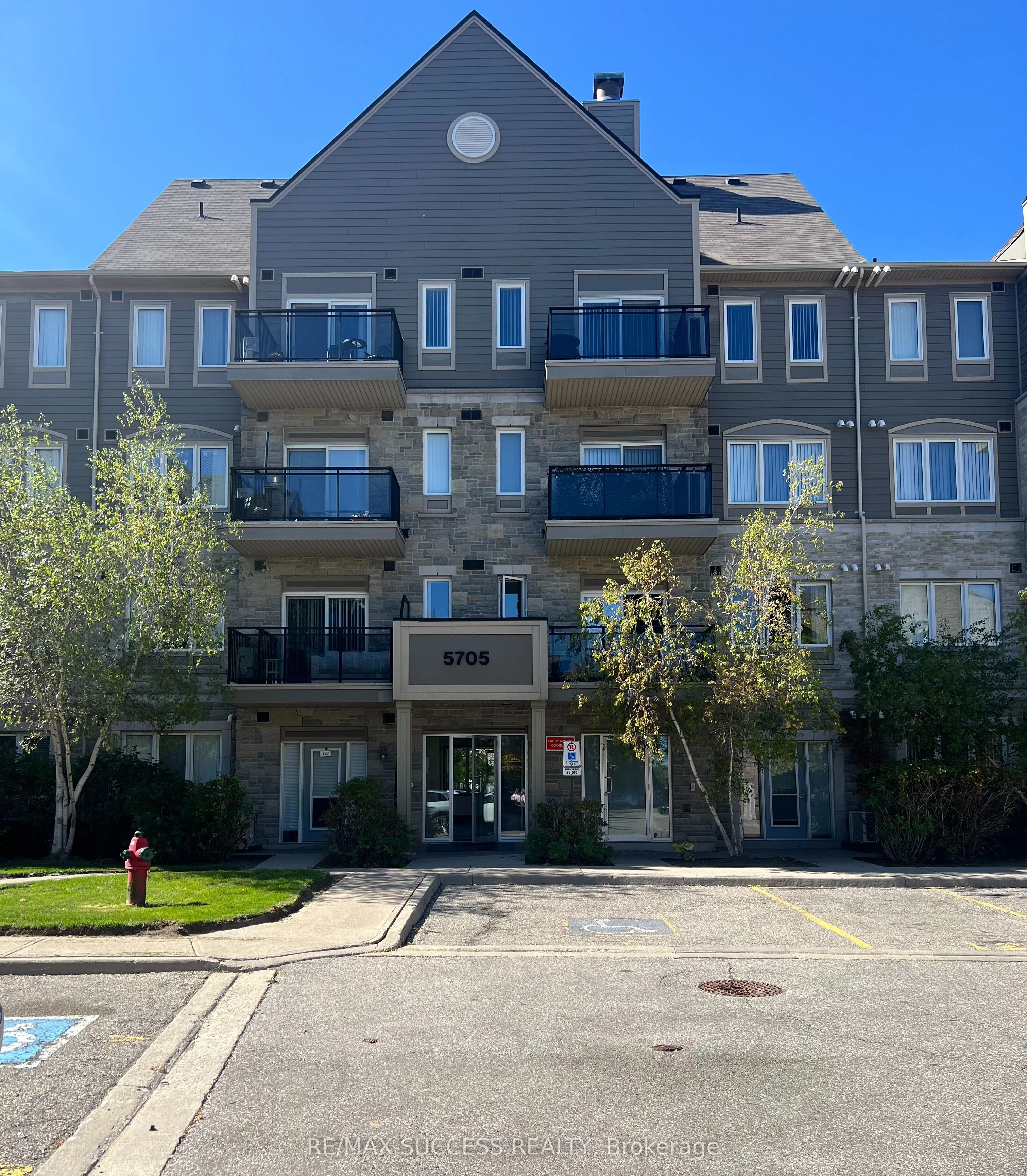 5705 Long Valley Road 211, Mississauga, ON L5M 0M3