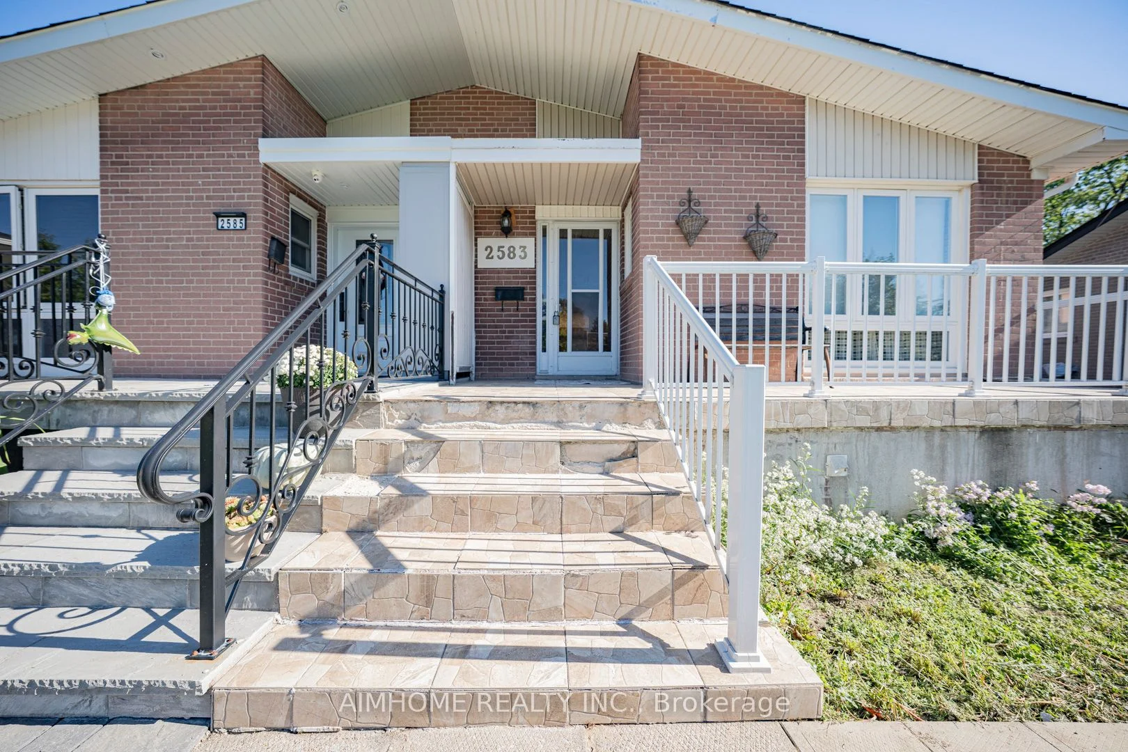 2583 lundigan Drive, Mississauga, ON L5J 3W2