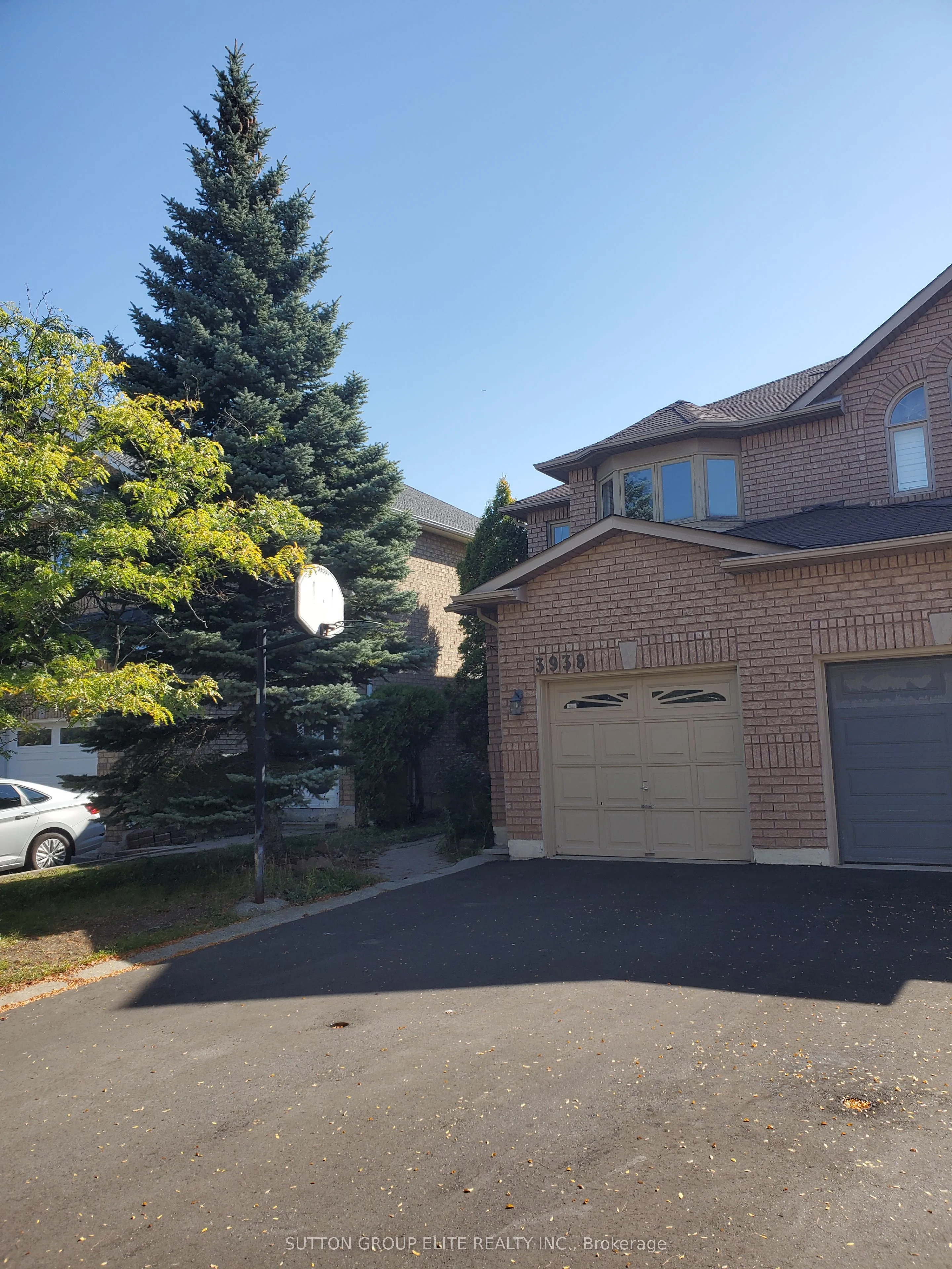 3938 Nightshade Lane, Mississauga, ON L5N 7J4