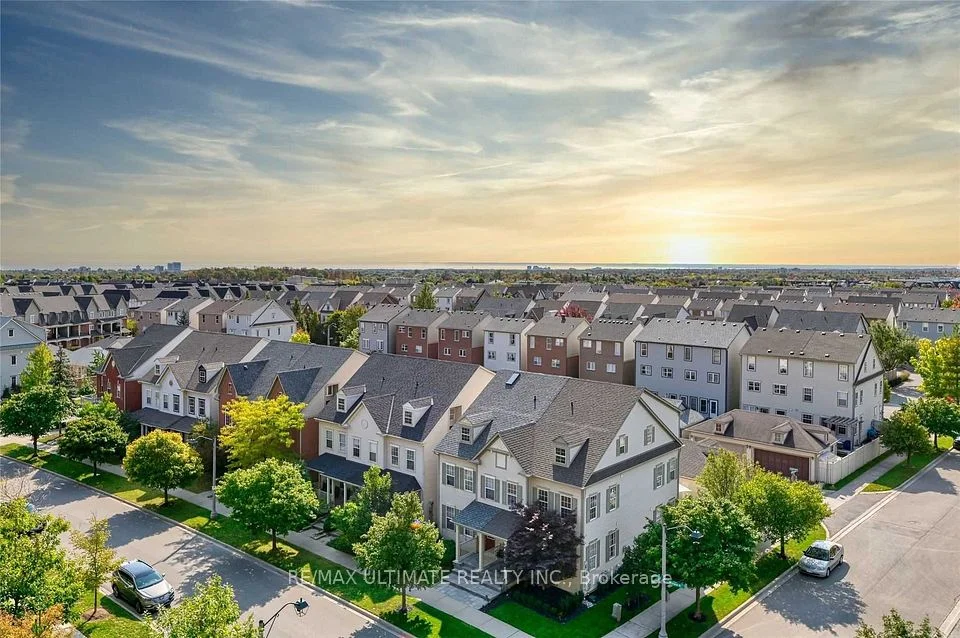 2379 Central Park Drive 709, Oakville, ON L6H 0E3