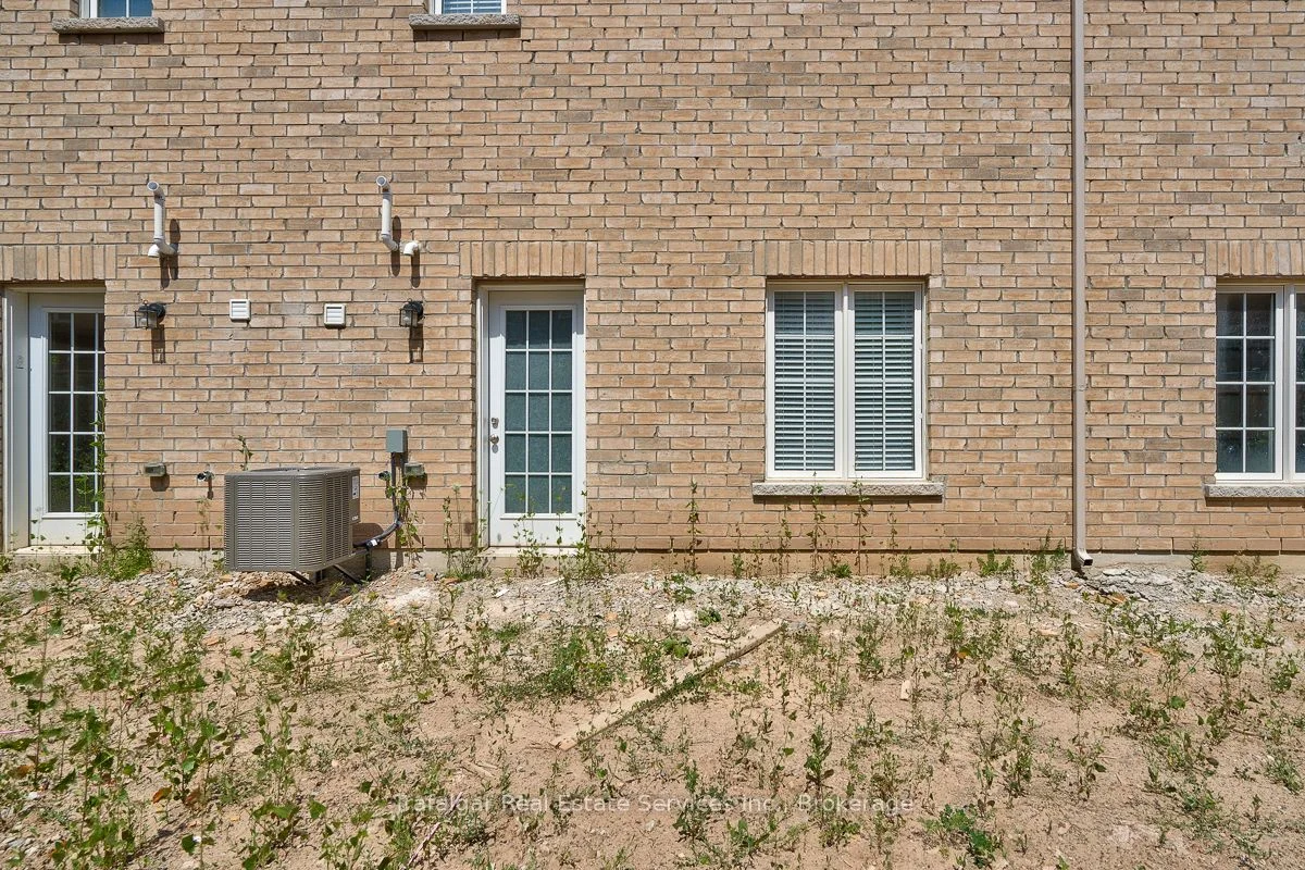 Att/Row/Townhouse in Oakville