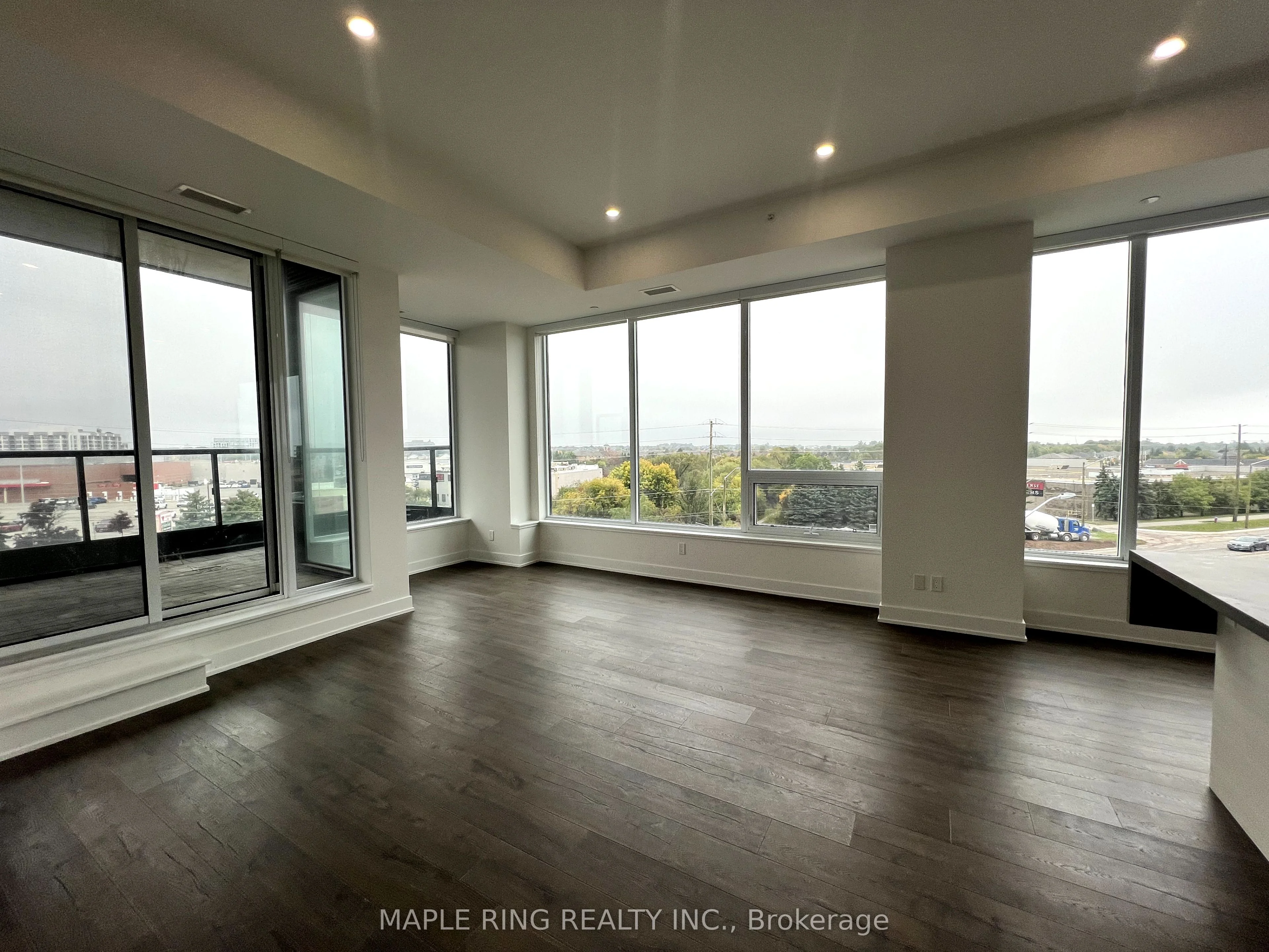 297 Oak Walk Drive 319, Oakville, On L6h 6r3