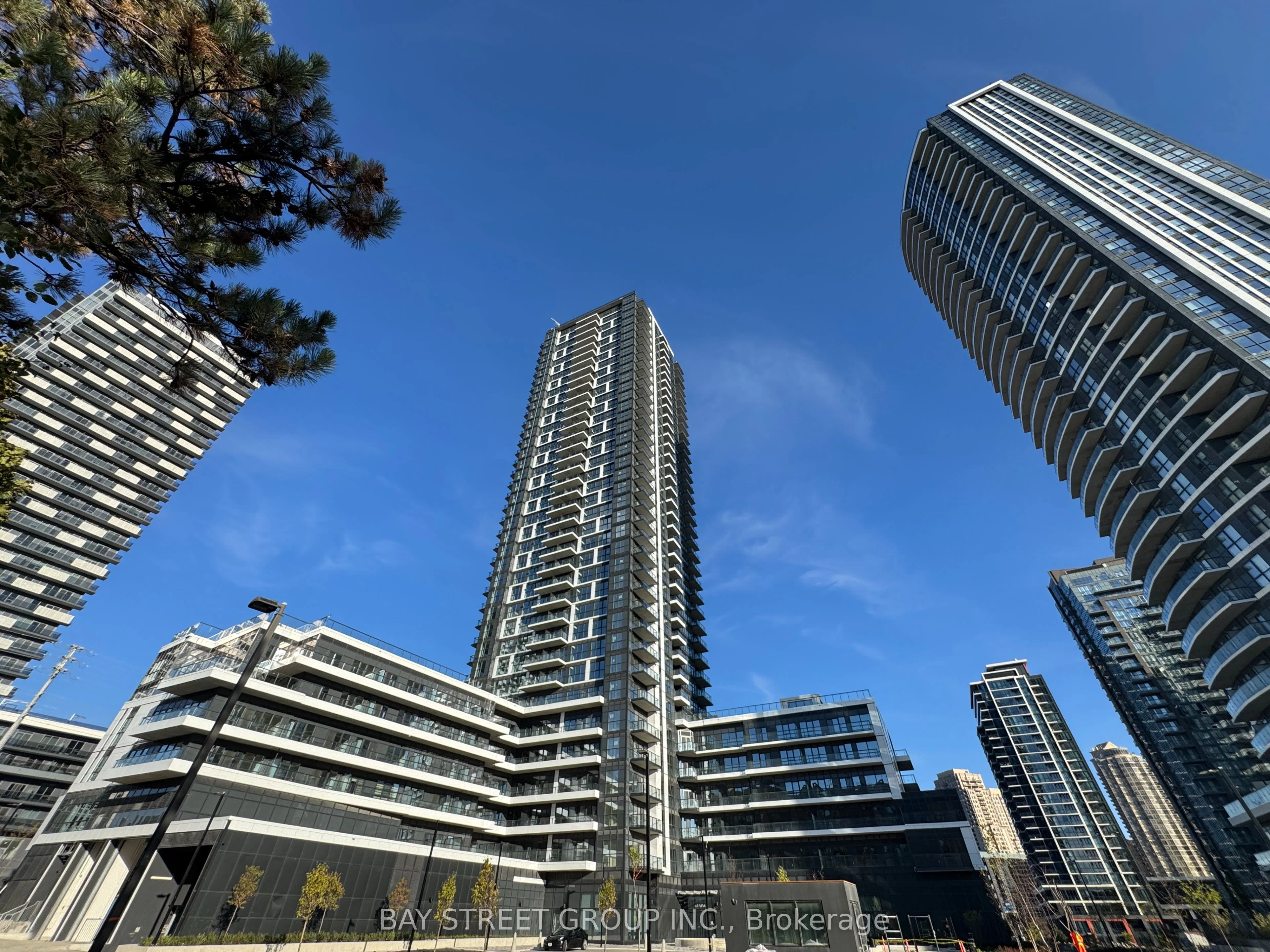 15 Watergarden Drive 907, Mississauga, ON L5R 0H4