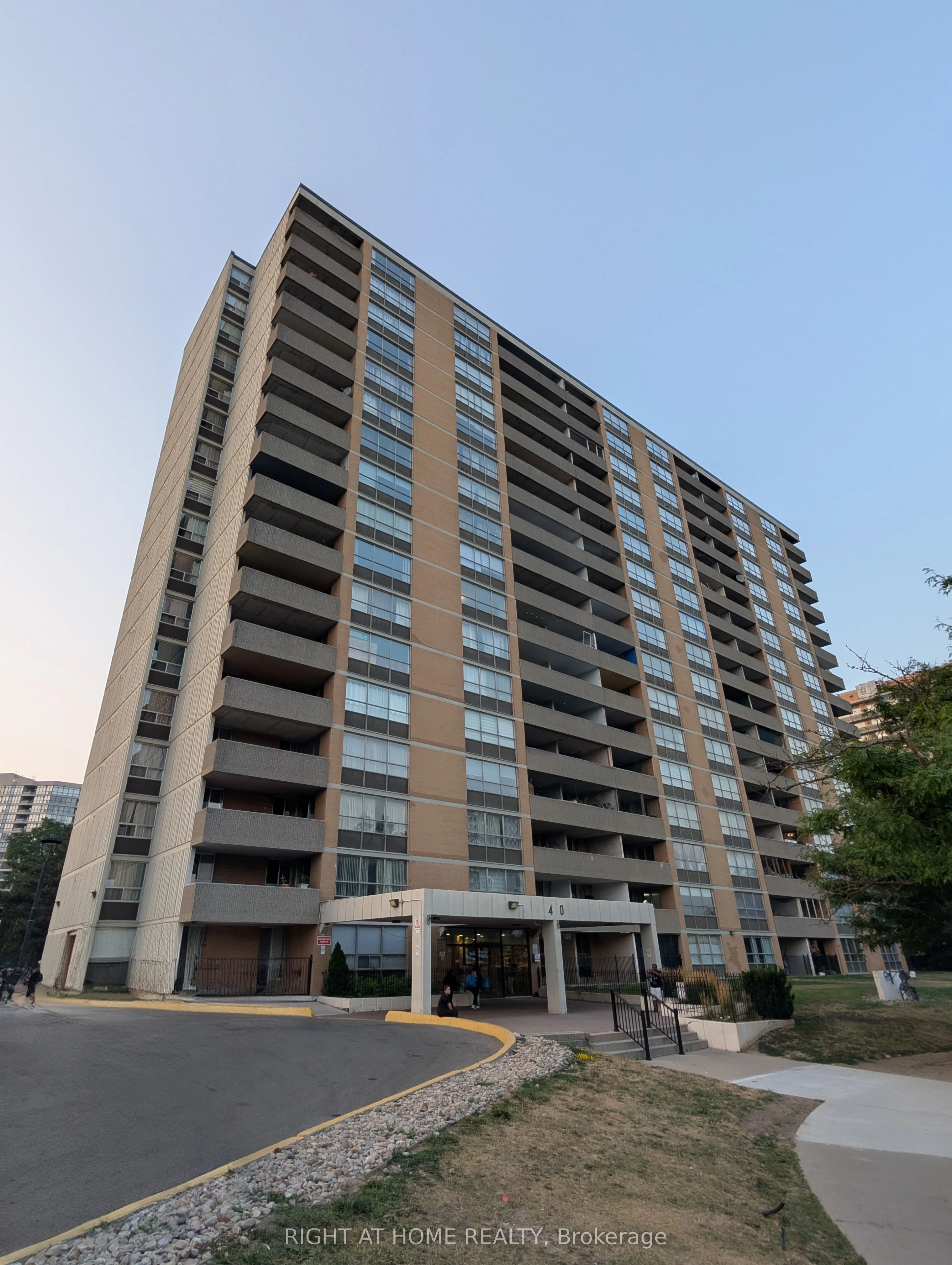 40 Panorama Court 412, Toronto W10, ON M9V 4M1