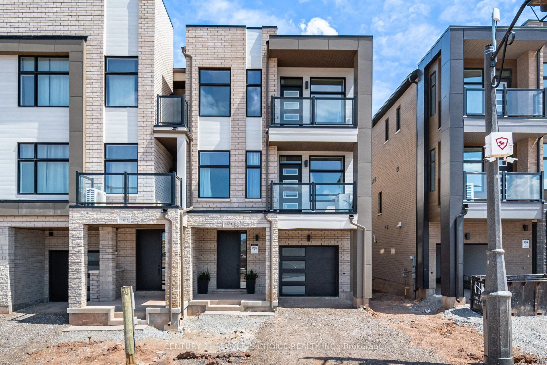 Att/Row/Townhouse in Oakville