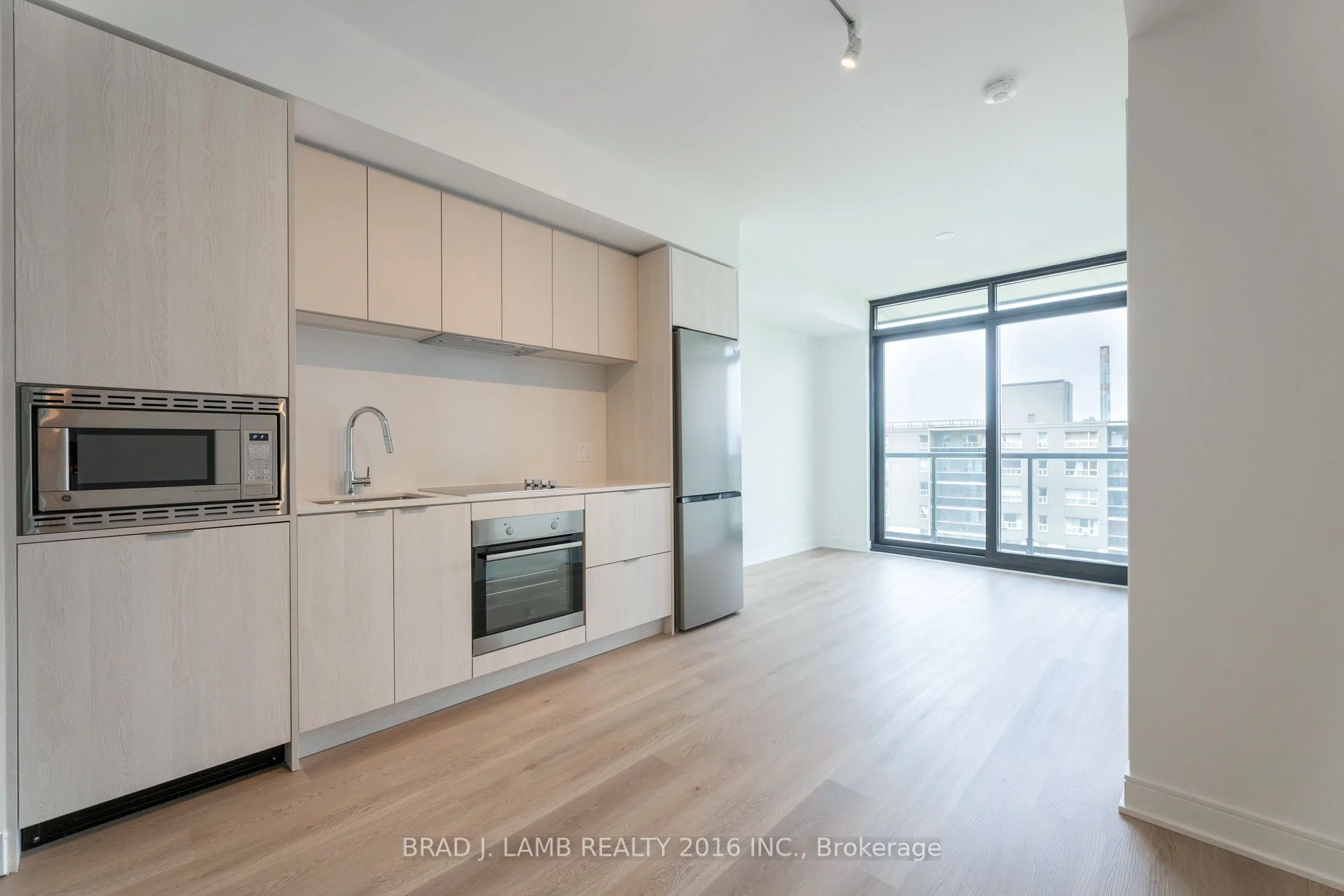 86 Dundas Street E 1010, Mississauga, ON L5A 0B1