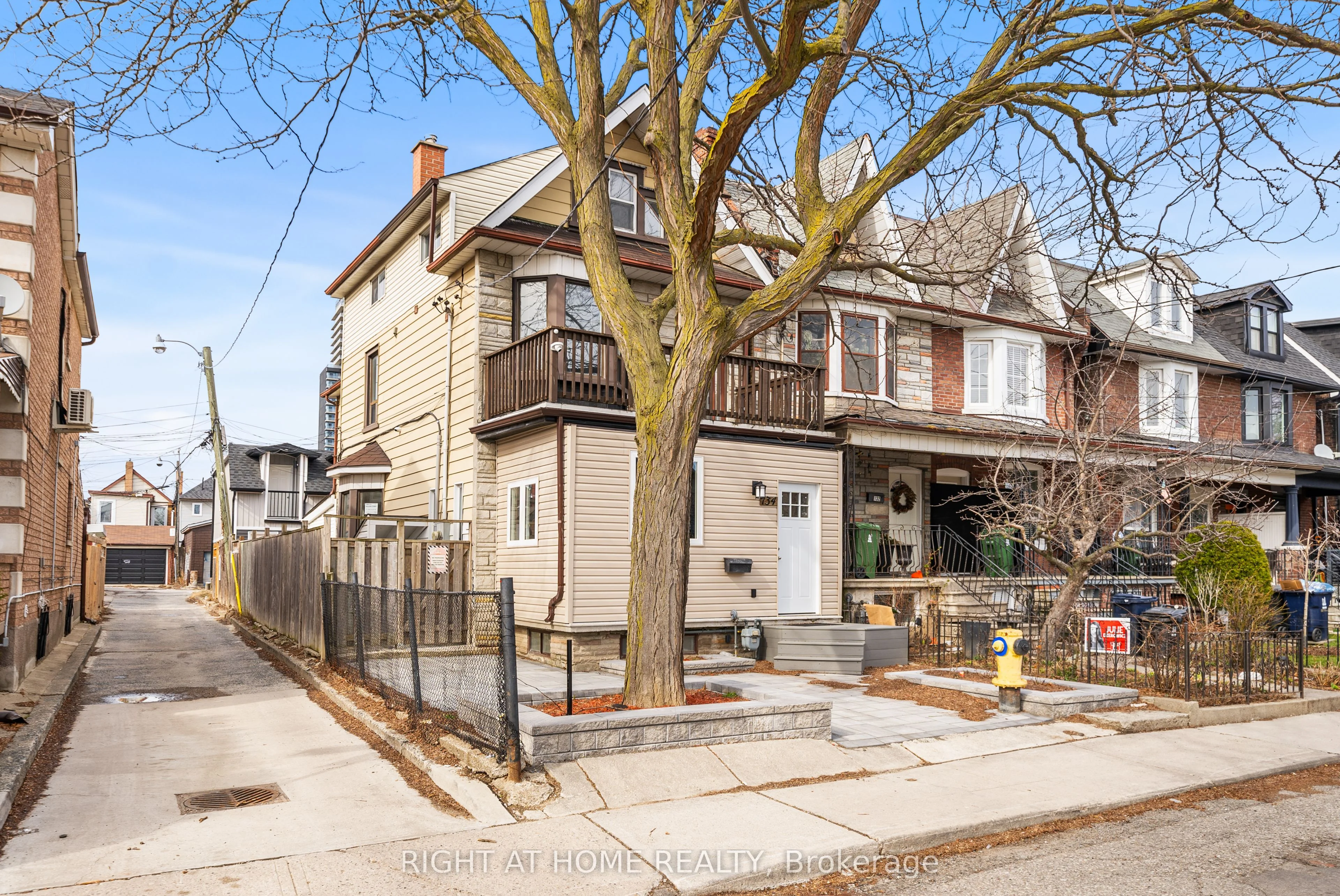 134 Millicent Street, Toronto W02, ON M6H 1W4