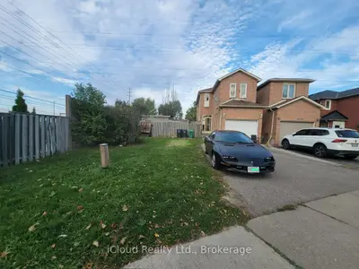 Semi-Detached in Mississauga