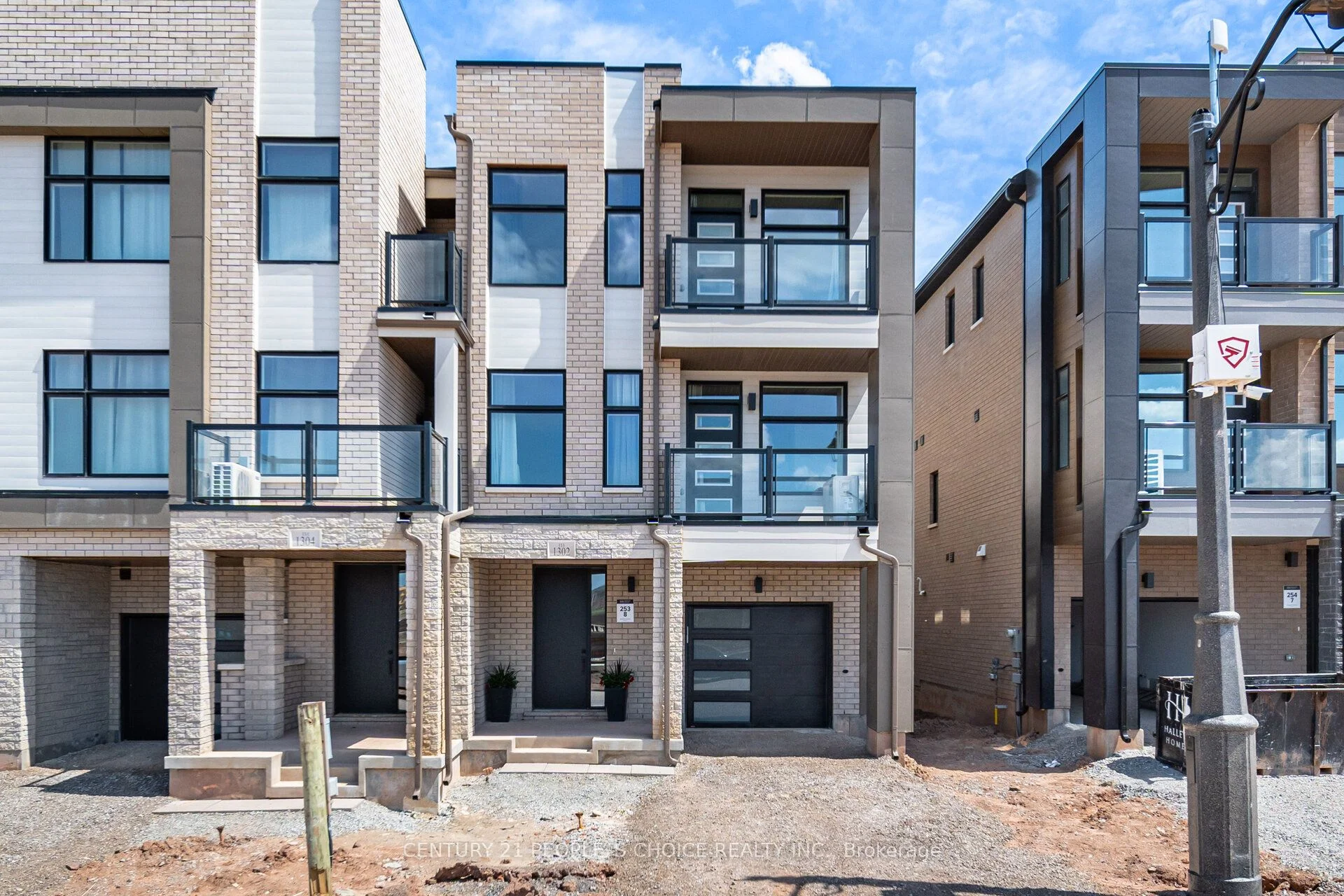 Att/Row/Townhouse in Oakville