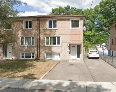 Triplex in Toronto