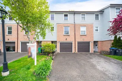 Condo Townhouse in Mississauga