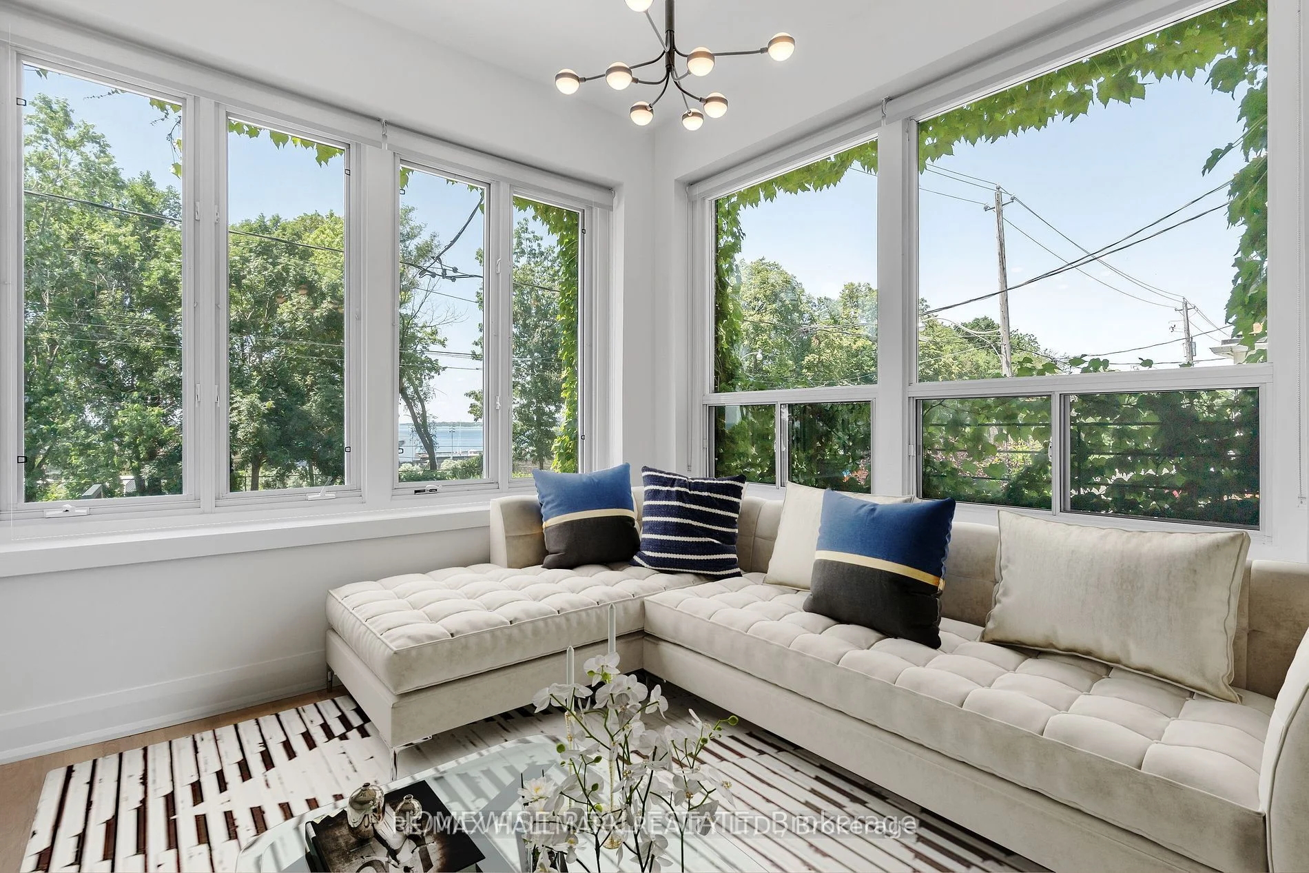 1542 King Street W 1, Toronto W01, ON M6K 1J6