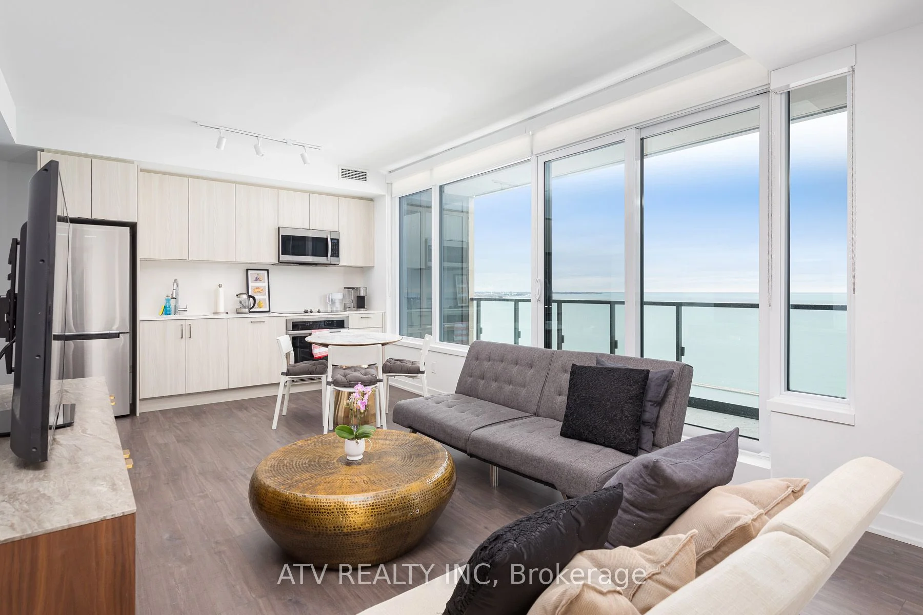 1926 Lake Shore Boulevard W 1810, Toronto W01, ON M6S 1A1