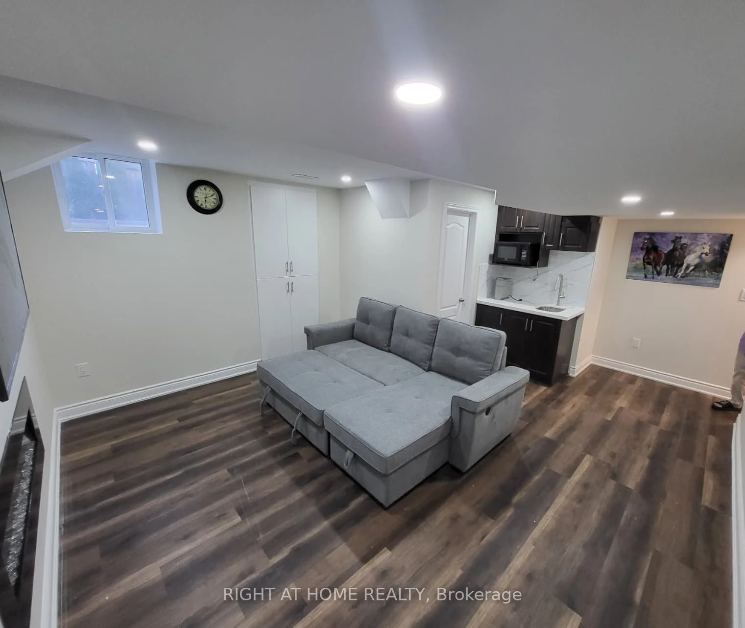 5457 Meadowcrest Avenue Bsmnt #2, Mississauga, ON L5M 0V7