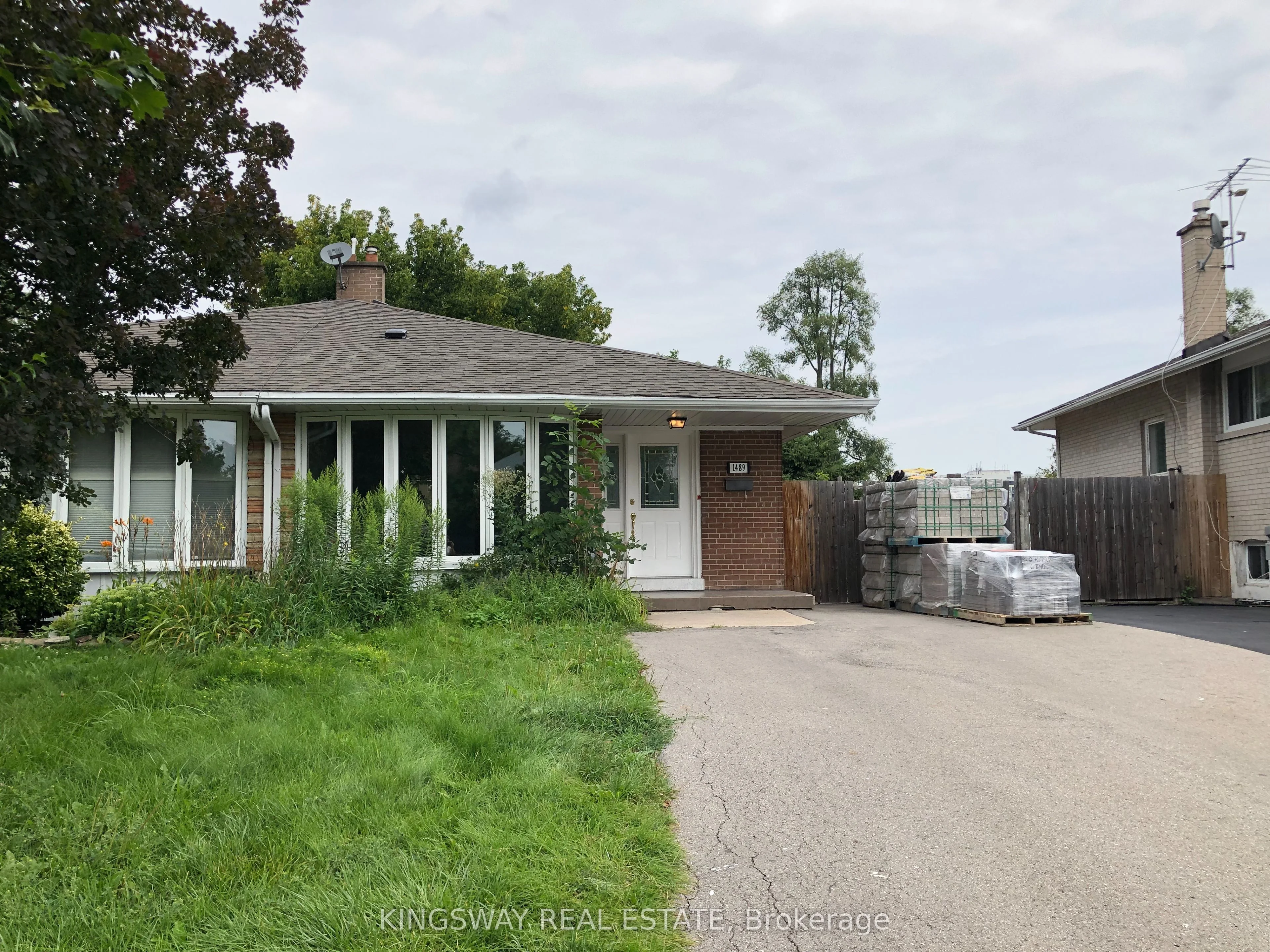 1489 Sandgate Crescent, Mississauga, ON L5J 2E3