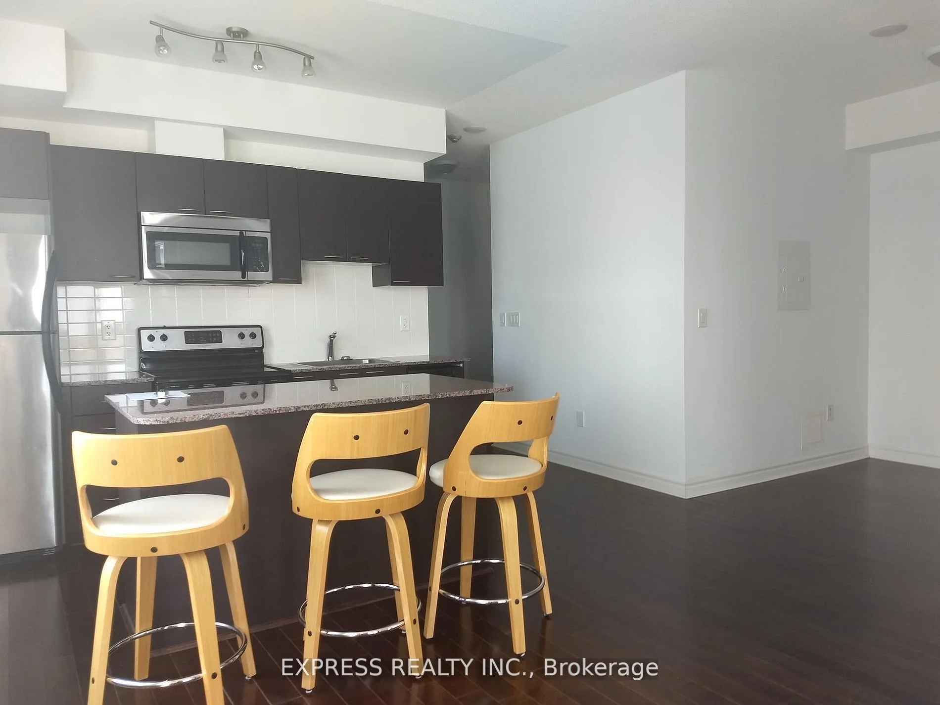 385 Prince of Wales Drive 1605, Mississauga, ON L5B 0C6