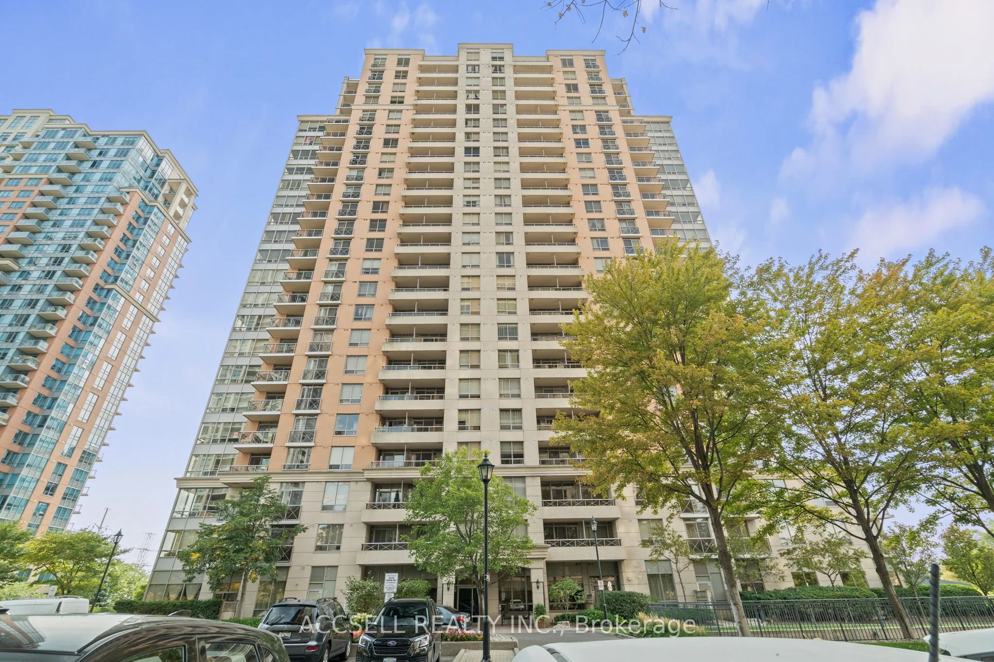 5233 Dundas Street W 1816, Toronto W08, ON M9B 6M1