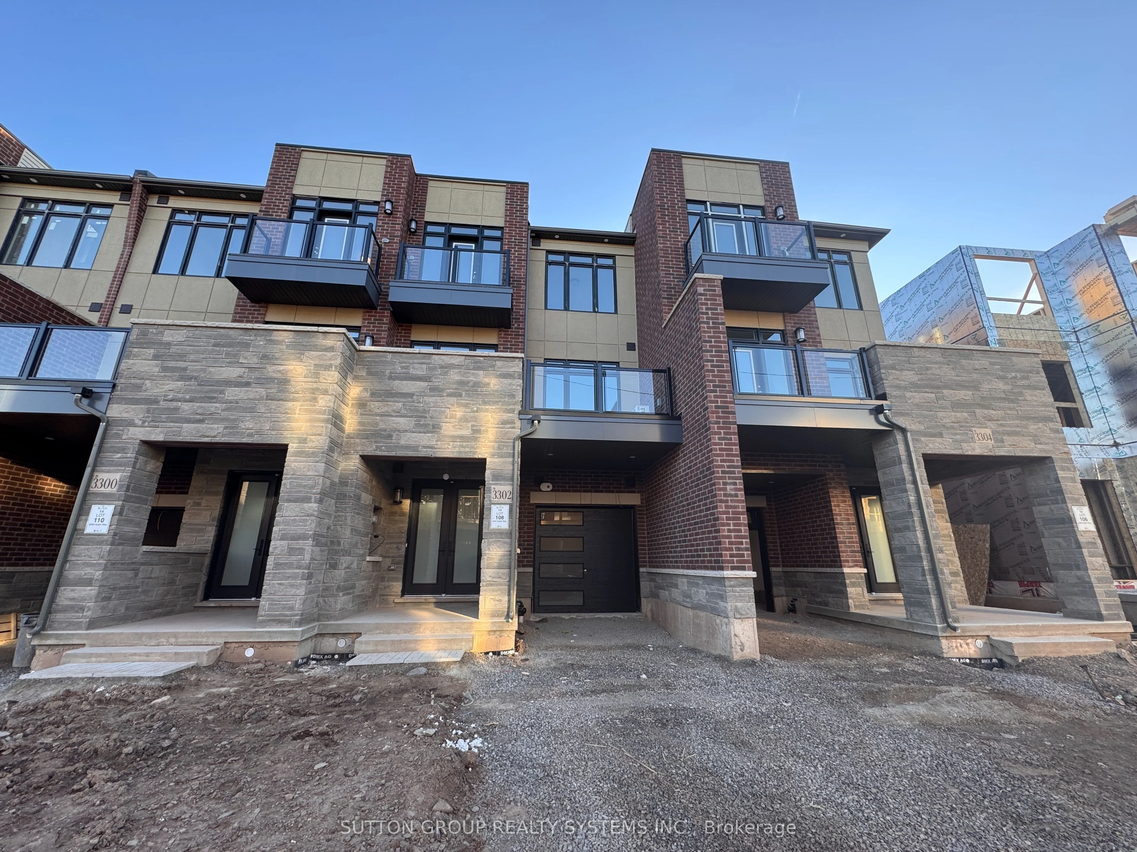 3302 Azam Way, Oakville, ON L6M 4K1