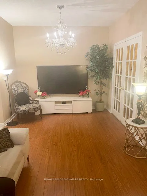 25 Kingsbridge Garden Circle 224, Mississauga, ON L5R 4B1