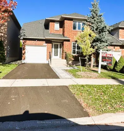 Detached in Oakville