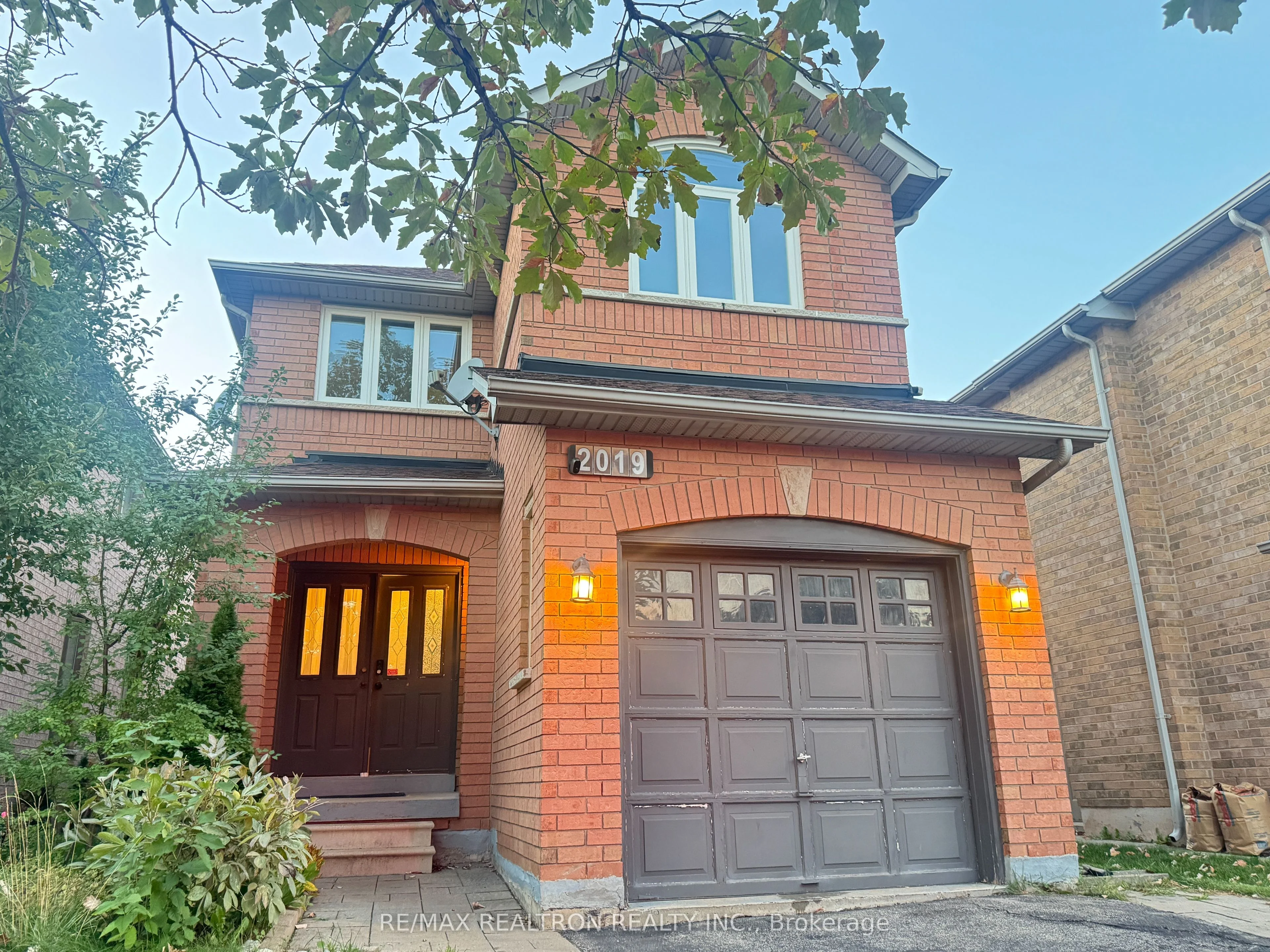 2019 Westmount Drive, Oakville, ON L6M 3P9