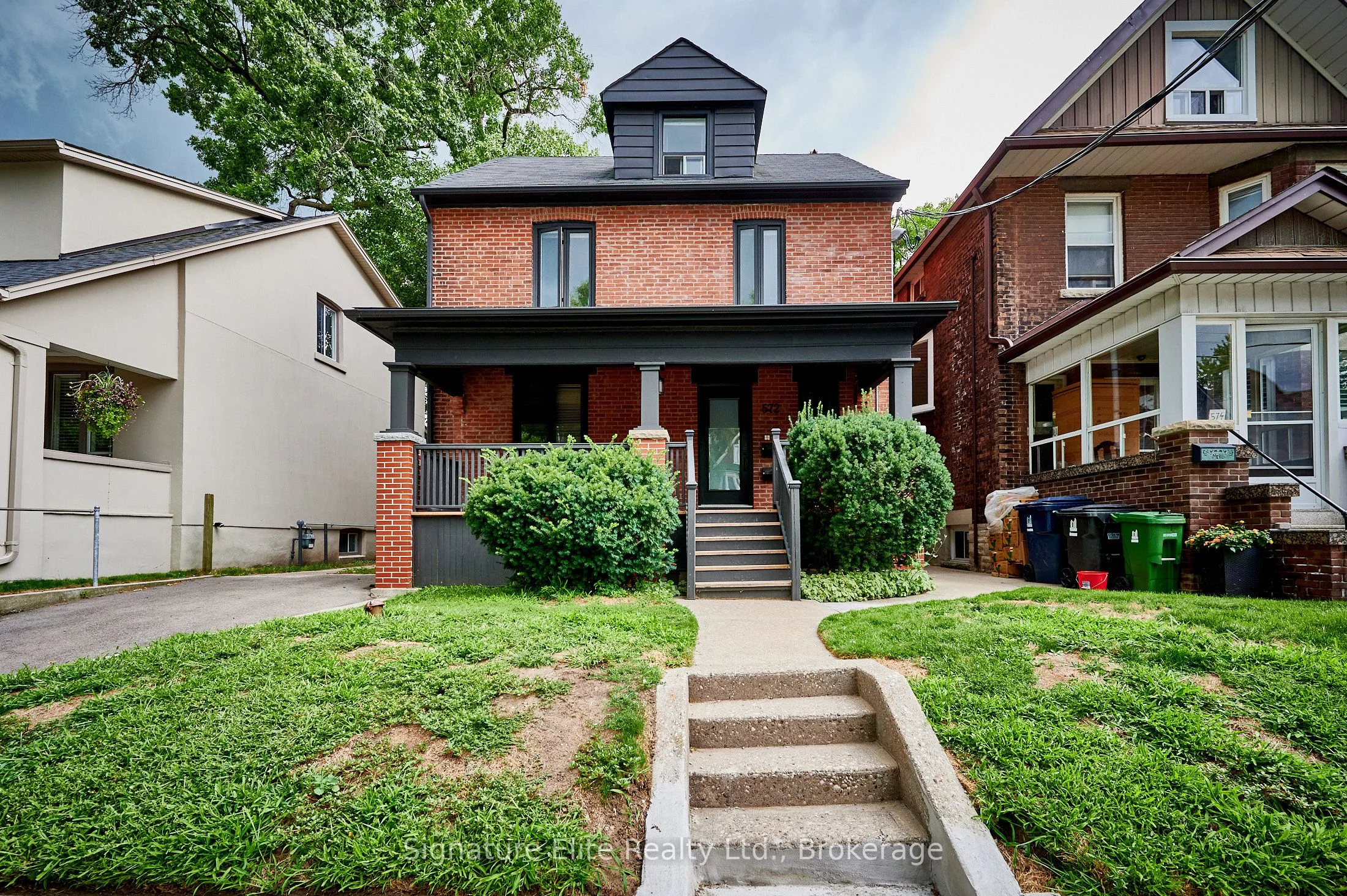572 Runnymede Road 1, Toronto W02, ON M6S 2Z7