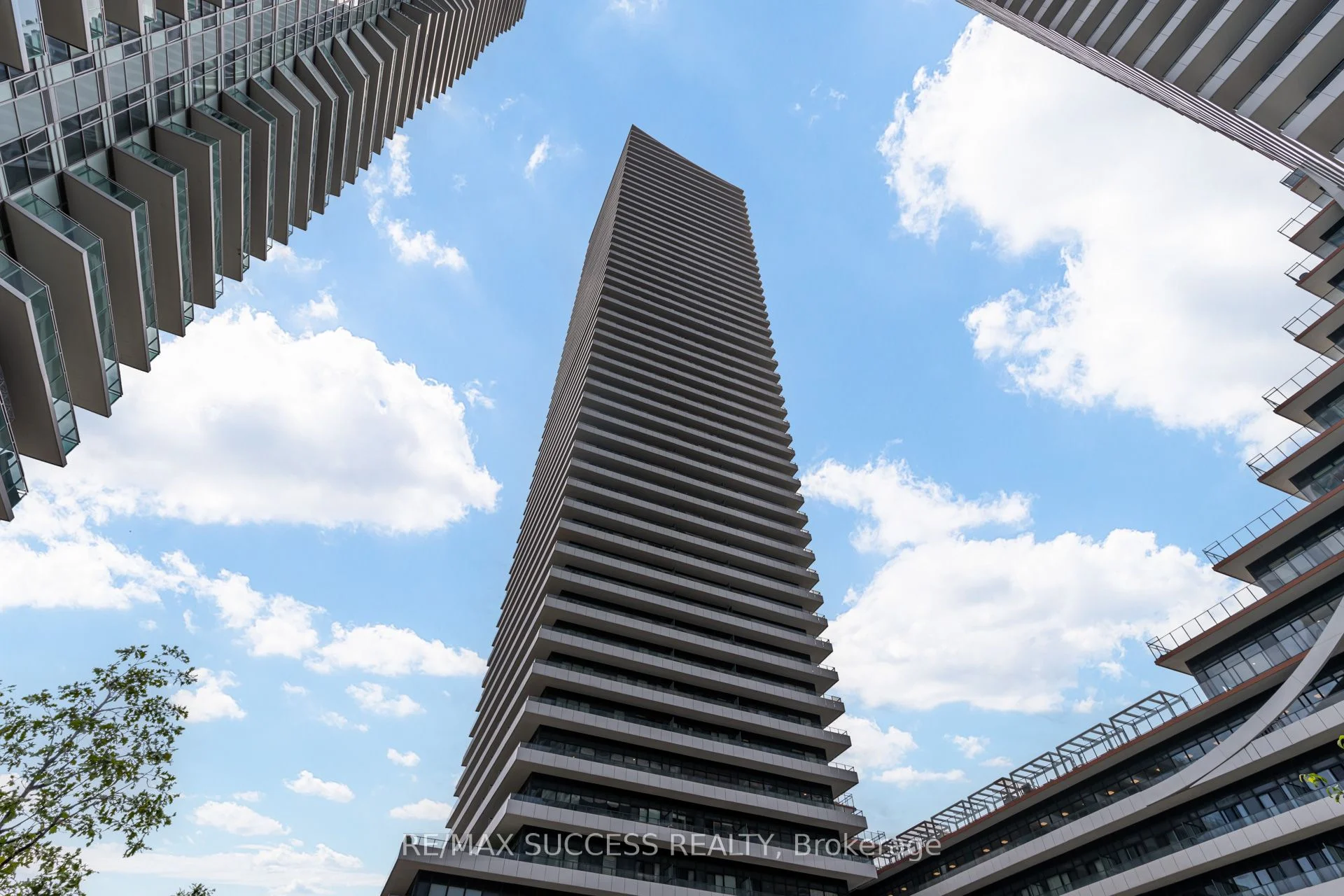20 Shore breeze Avenue 1807, Toronto W06, ON M8V 0C7